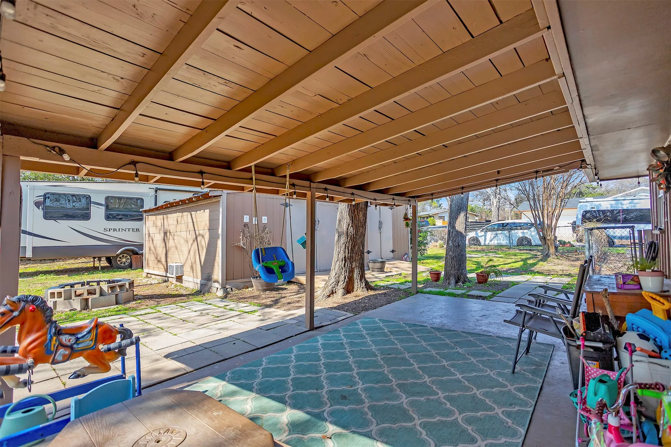 Single Family Residence For Sale in Tarrant County , 709 Hurstview Drive, Hurst, Texas 76053, 3 Bedroom, 2 Bathroom, Garage spaces, 1,840 Sqft, built in 1957, Preowned, mls#21197256, Real Estate Agent in Hurst, Homes For Sale in Tarrant county, Homes For Sale in Hurst, Realtor in Hurst Texas, Real Estate Brokerage Independent Realty Texas, Luminita Cordes Realtor