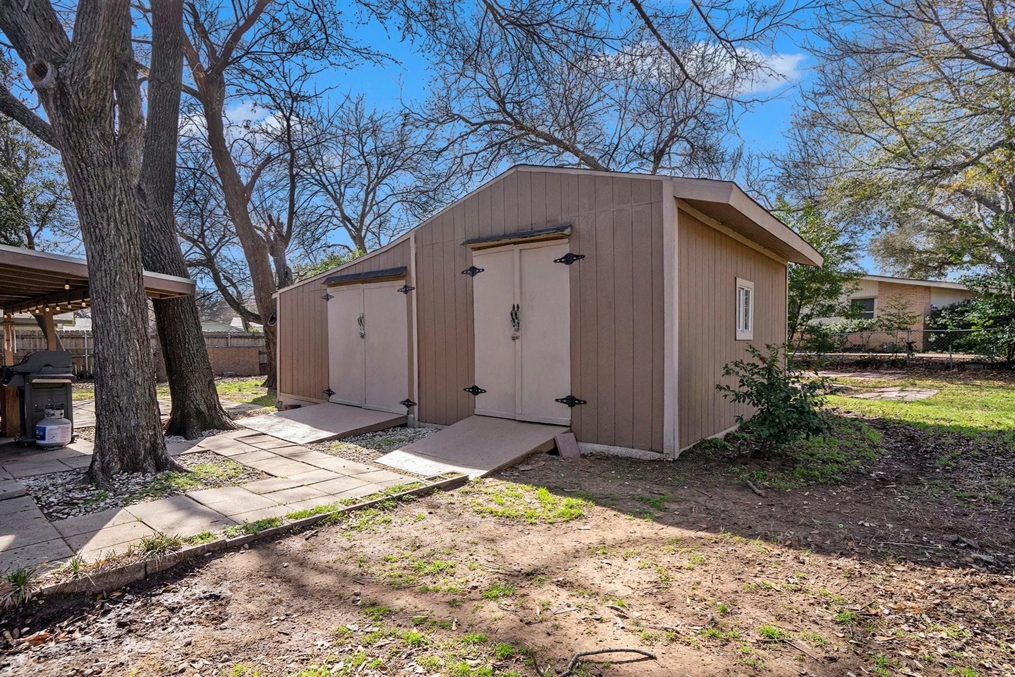 Single Family Residence For Sale in Tarrant County , 709 Hurstview Drive, Hurst, Texas 76053, 3 Bedroom, 2 Bathroom, Garage spaces, 1,840 Sqft, built in 1957, Preowned, mls#21197256, Real Estate Agent in Hurst, Homes For Sale in Tarrant county, Homes For Sale in Hurst, Realtor in Hurst Texas, Real Estate Brokerage Independent Realty Texas, Luminita Cordes Realtor