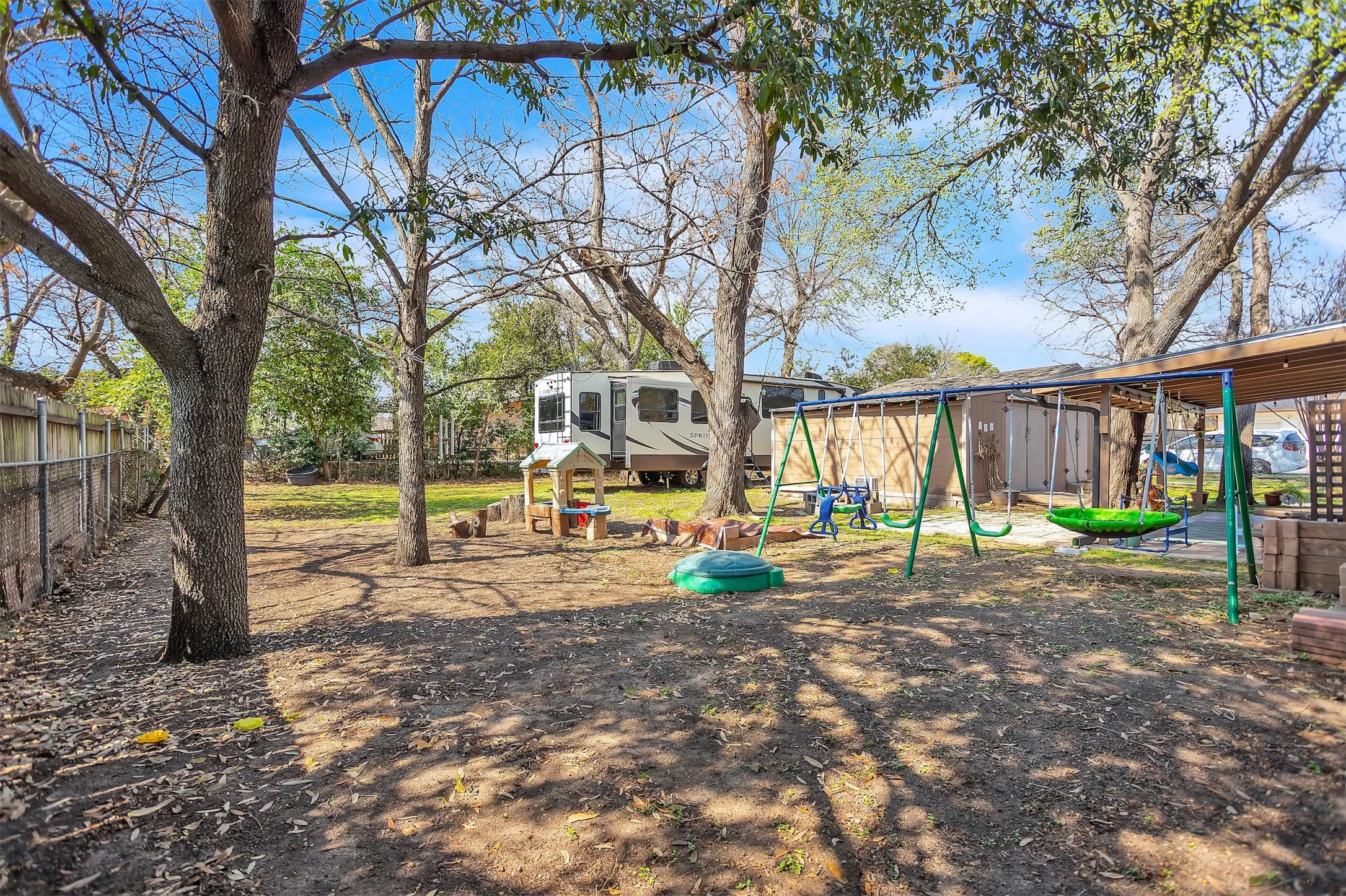 Single Family Residence For Sale in Tarrant County , 709 Hurstview Drive, Hurst, Texas 76053, 3 Bedroom, 2 Bathroom, Garage spaces, 1,840 Sqft, built in 1957, Preowned, mls#21197256, Real Estate Agent in Hurst, Homes For Sale in Tarrant county, Homes For Sale in Hurst, Realtor in Hurst Texas, Real Estate Brokerage Independent Realty Texas, Luminita Cordes Realtor