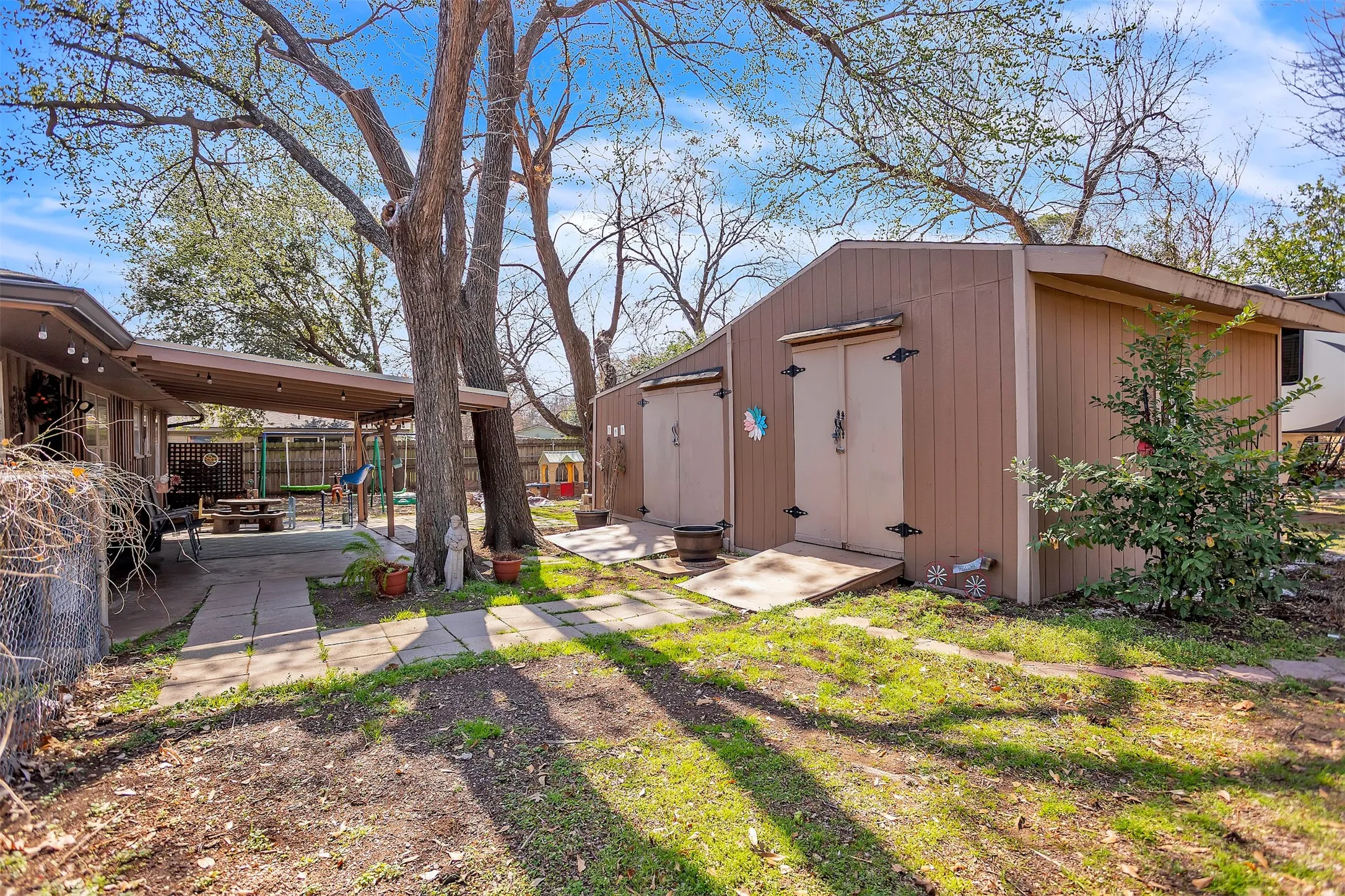 Single Family Residence For Sale in Tarrant County , 709 Hurstview Drive, Hurst, Texas 76053, 3 Bedroom, 2 Bathroom, Garage spaces, 1,840 Sqft, built in 1957, Preowned, mls#21197256, Real Estate Agent in Hurst, Homes For Sale in Tarrant county, Homes For Sale in Hurst, Realtor in Hurst Texas, Real Estate Brokerage Independent Realty Texas, Luminita Cordes Realtor