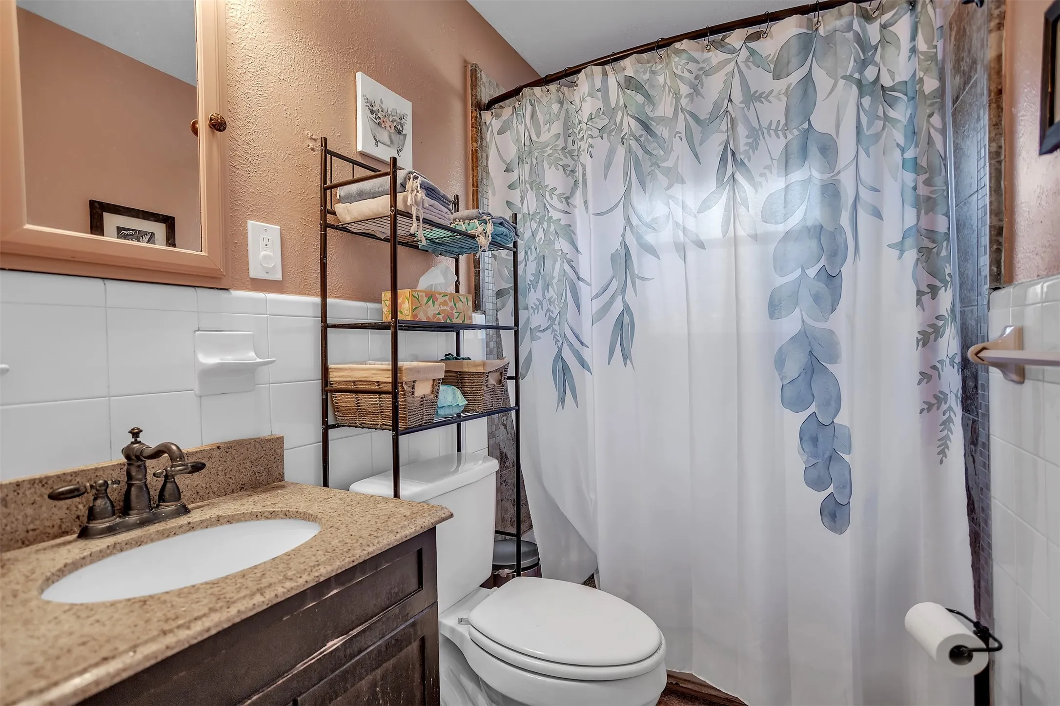 Single Family Residence For Sale in Tarrant County , 709 Hurstview Drive, Hurst, Texas 76053, 3 Bedroom, 2 Bathroom, Garage spaces, 1,840 Sqft, built in 1957, Preowned, mls#21197256, Real Estate Agent in Hurst, Homes For Sale in Tarrant county, Homes For Sale in Hurst, Realtor in Hurst Texas, Real Estate Brokerage Independent Realty Texas, Luminita Cordes Realtor