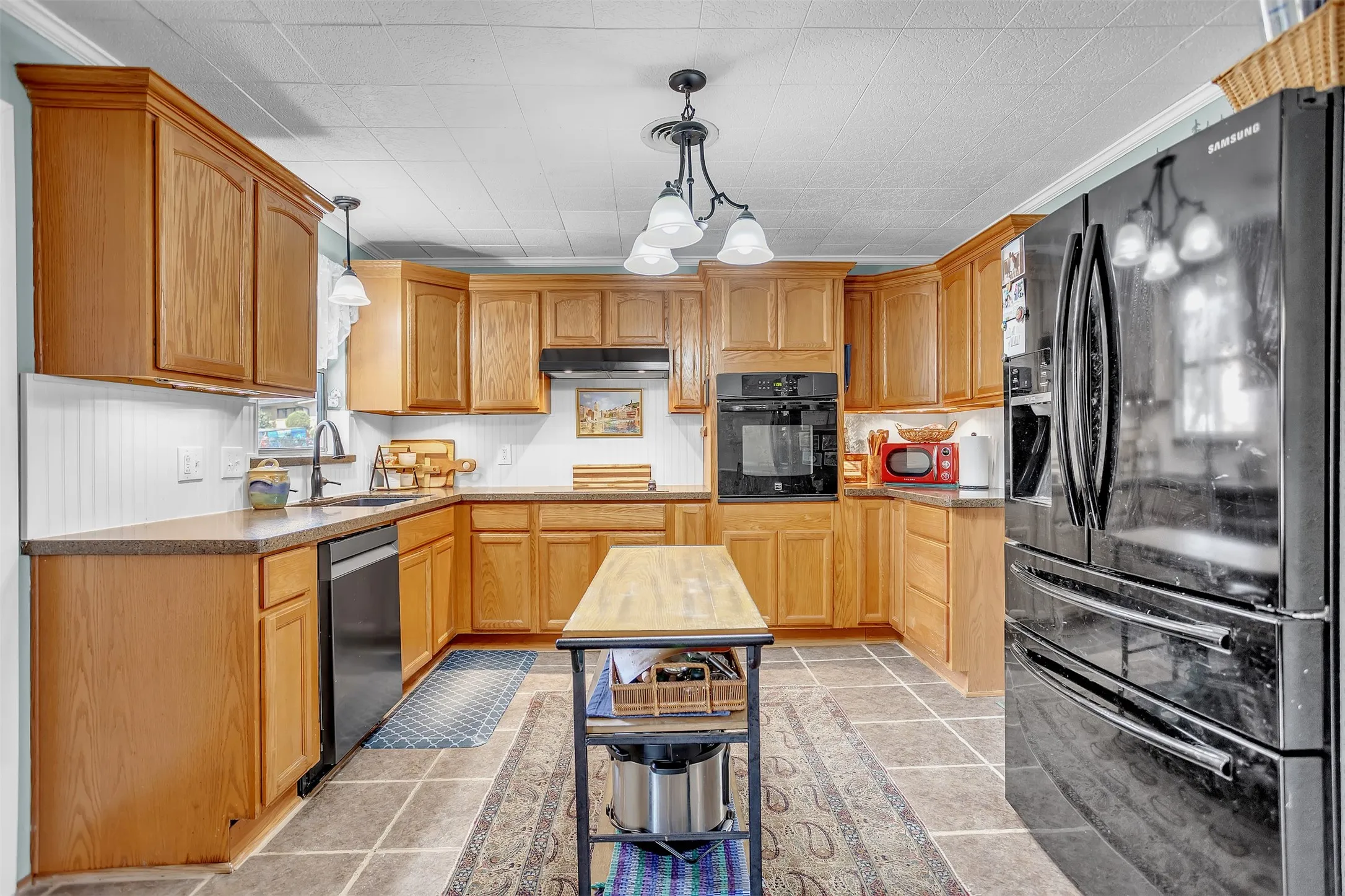 Single Family Residence For Sale in Tarrant County , 709 Hurstview Drive, Hurst, Texas 76053, 3 Bedroom, 2 Bathroom, Garage spaces, 1,840 Sqft, built in 1957, Preowned, mls#21197256, Real Estate Agent in Hurst, Homes For Sale in Tarrant county, Homes For Sale in Hurst, Realtor in Hurst Texas, Real Estate Brokerage Independent Realty Texas, Luminita Cordes Realtor