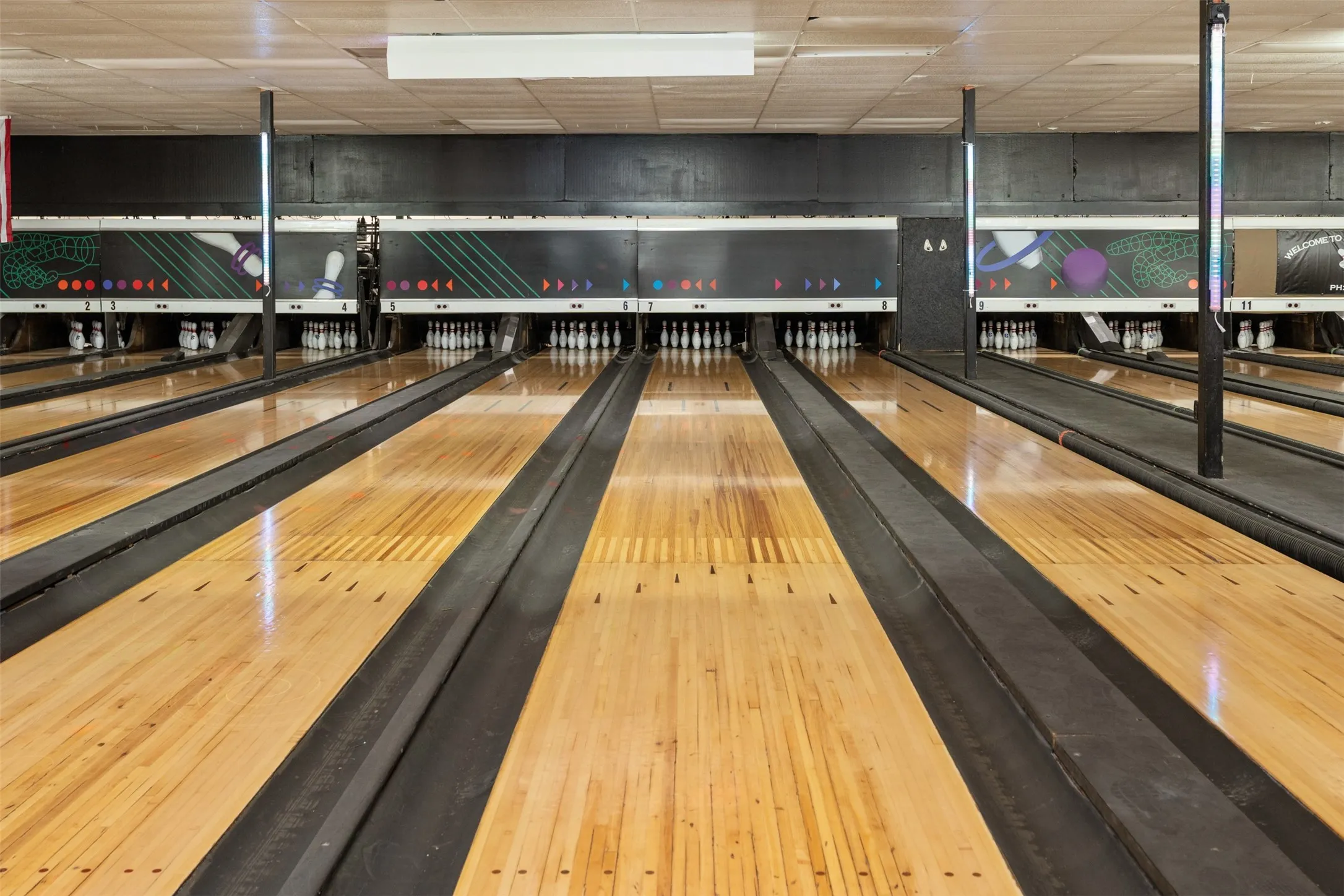 22 Lane Bowling Alley