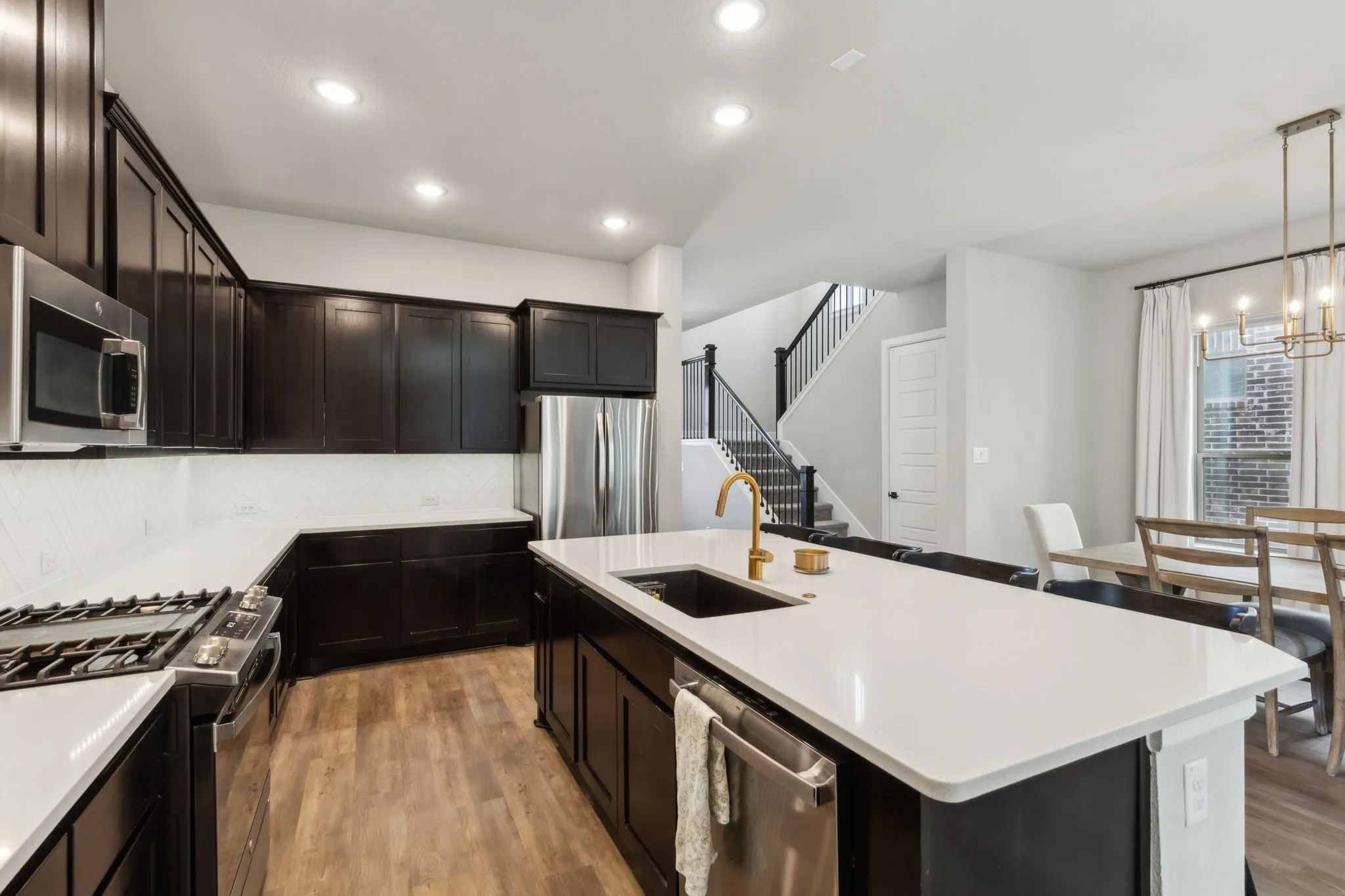 Single Family Residence For Sale in Parker County , 2121 Tolleson Drive, Fort Worth, Texas 76008, 3 Bedroom, 3 Bathroom, 2 Garage spaces, 2,766 Sqft, built in 2021, Preowned, mls#21196254, Real Estate Agent in Fort Worth, Homes For Sale in Parker county, Homes For Sale in Fort Worth, Realtor in Fort Worth Texas, Real Estate Brokerage Independent Realty Texas, Luminita Cordes Realtor