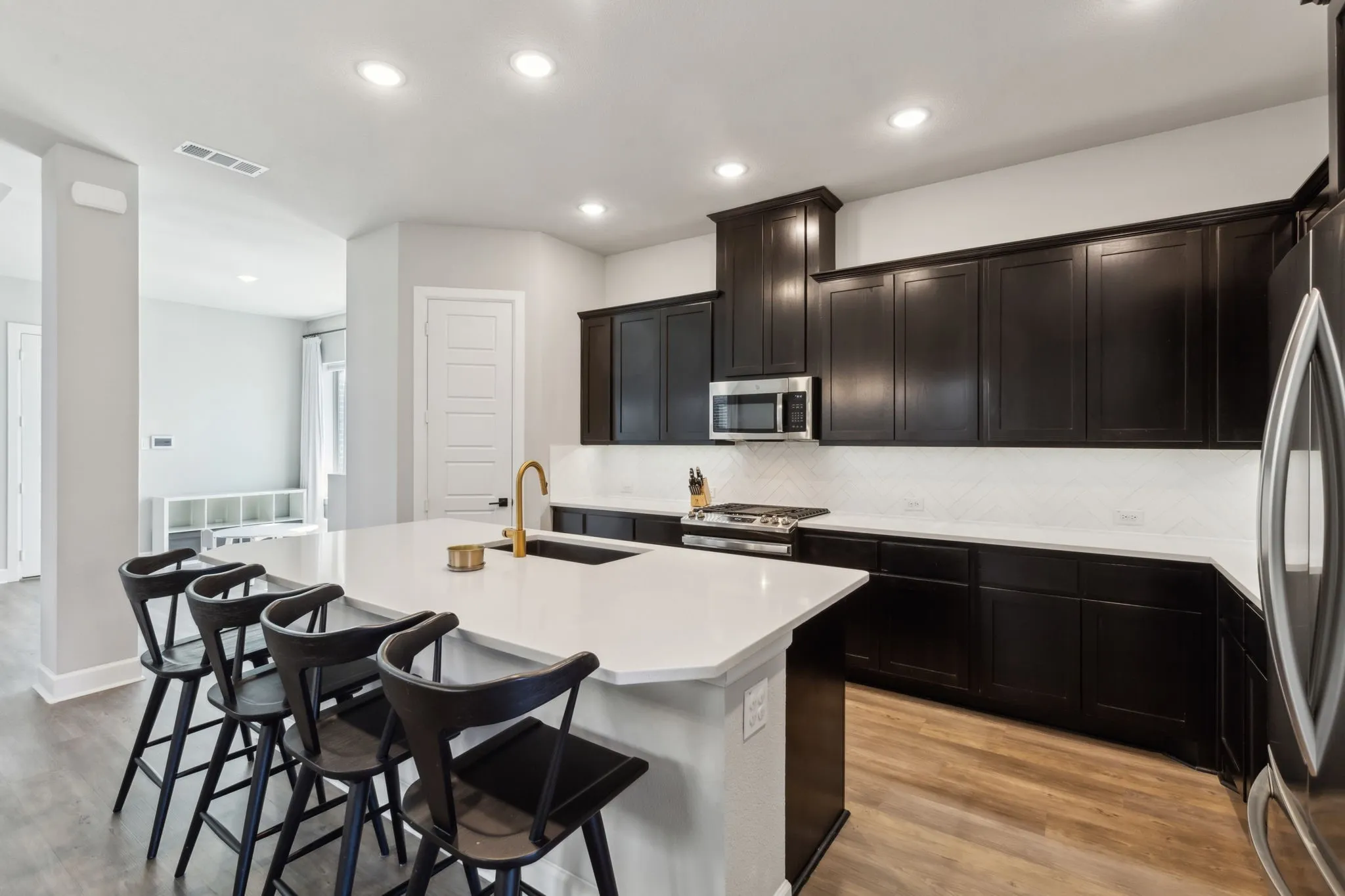 Single Family Residence For Sale in Parker County , 2121 Tolleson Drive, Fort Worth, Texas 76008, 3 Bedroom, 3 Bathroom, 2 Garage spaces, 2,766 Sqft, built in 2021, Preowned, mls#21196254, Real Estate Agent in Fort Worth, Homes For Sale in Parker county, Homes For Sale in Fort Worth, Realtor in Fort Worth Texas, Real Estate Brokerage Independent Realty Texas, Luminita Cordes Realtor