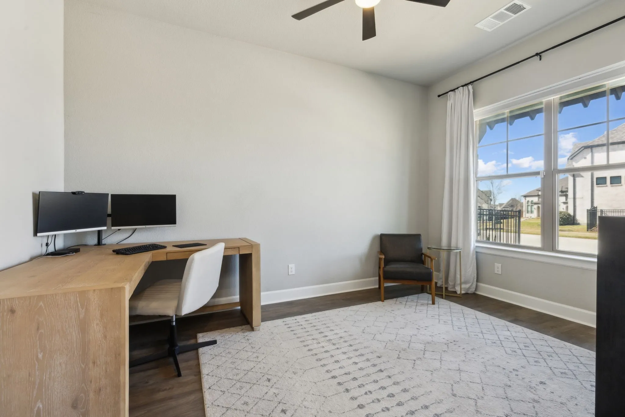 Single Family Residence For Sale in Parker County , 2121 Tolleson Drive, Fort Worth, Texas 76008, 3 Bedroom, 3 Bathroom, 2 Garage spaces, 2,766 Sqft, built in 2021, Preowned, mls#21196254, Real Estate Agent in Fort Worth, Homes For Sale in Parker county, Homes For Sale in Fort Worth, Realtor in Fort Worth Texas, Real Estate Brokerage Independent Realty Texas, Luminita Cordes Realtor