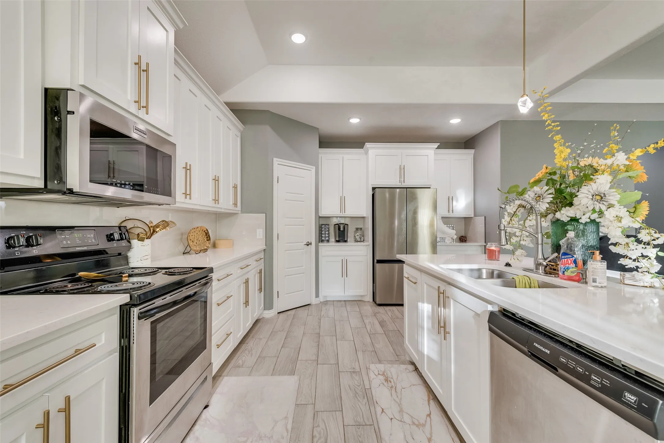 Single Family Residence For Sale in Dallas County , 4225 Elkins Avenue, Lancaster, Texas 75134, 4 Bedroom, 3 Bathroom, 2 Garage spaces, 2,193 Sqft, built in 2021, mls#21197268, Real Estate Agent in Lancaster, Homes For Sale in Dallas county, Homes For Sale in Lancaster, Realtor in Lancaster Texas, Real Estate Brokerage Independent Realty Texas, Luminita Cordes Realtor