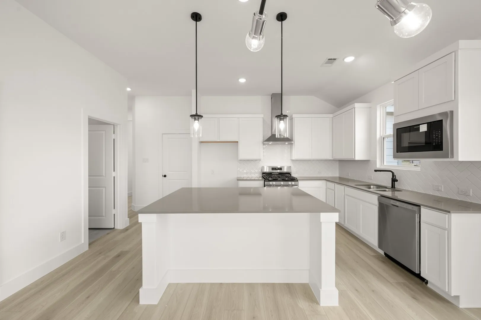 316 Sequoia- Kitchen-2