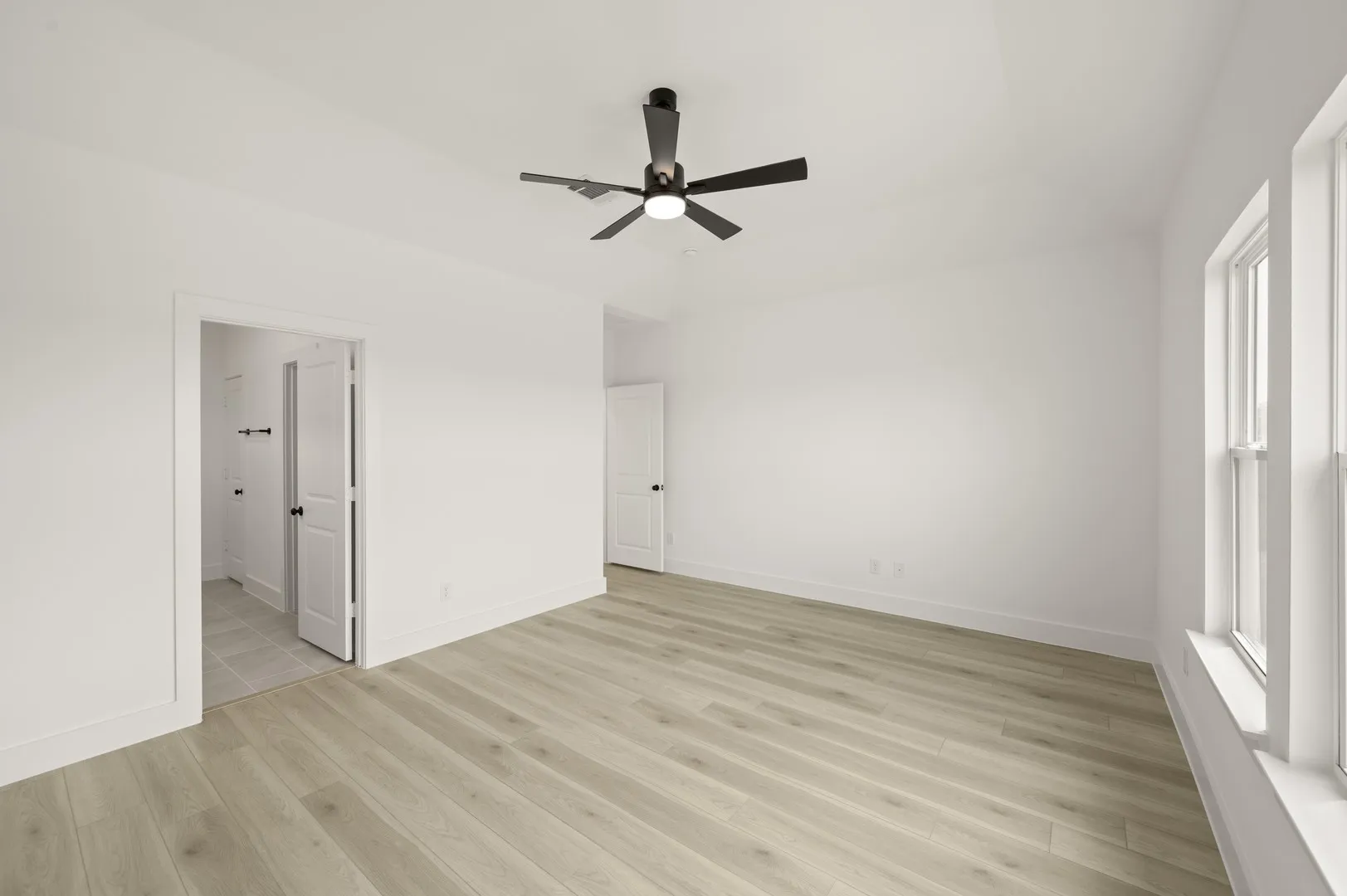 316 Sequoia- Primary Suite-2