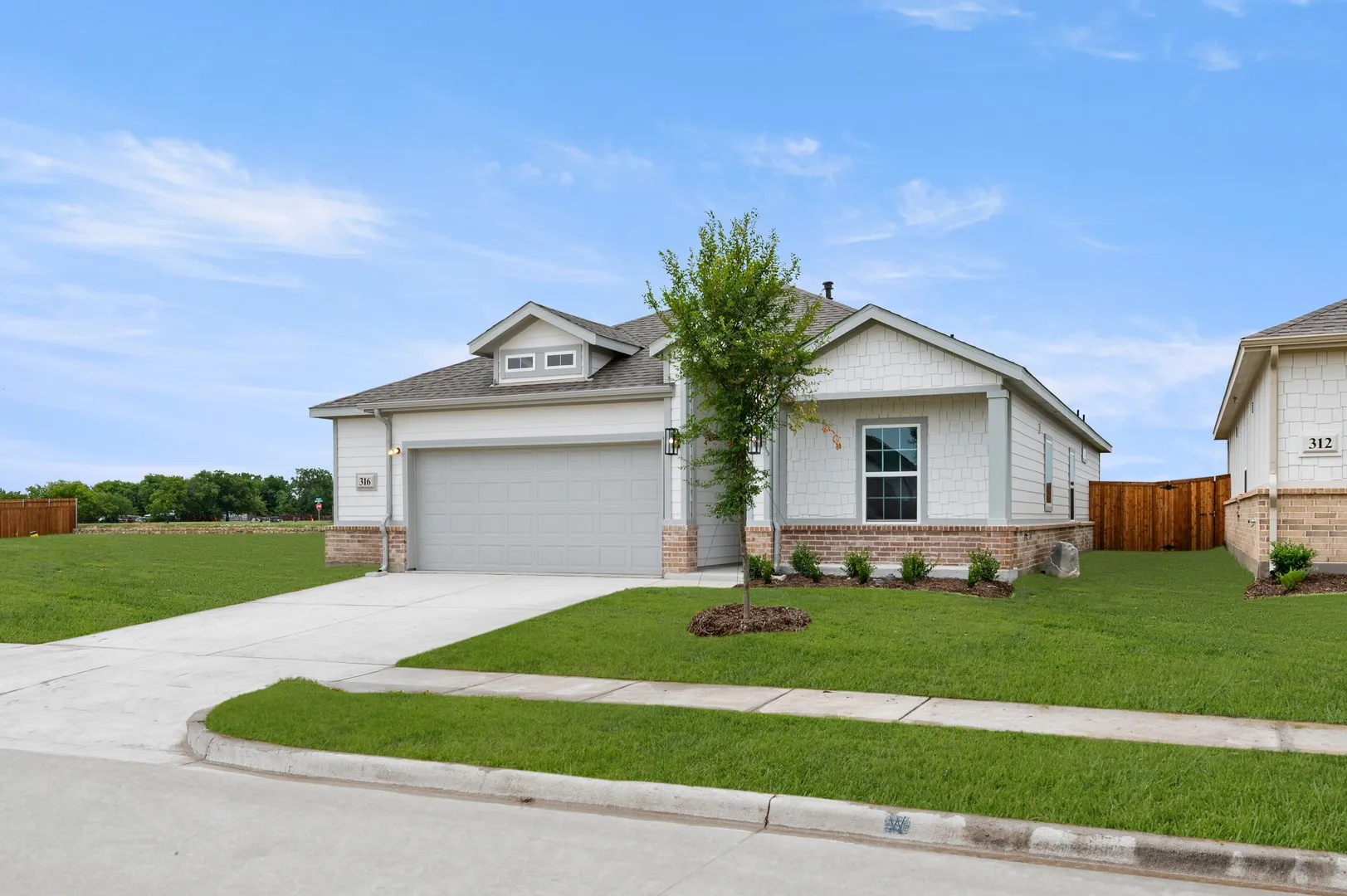 316 Sequoia- Front-2