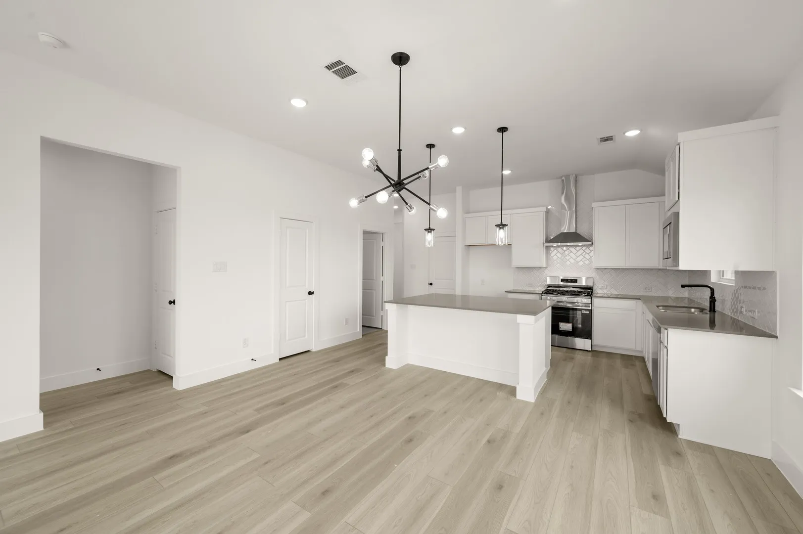 316 Sequoia- Dining-2