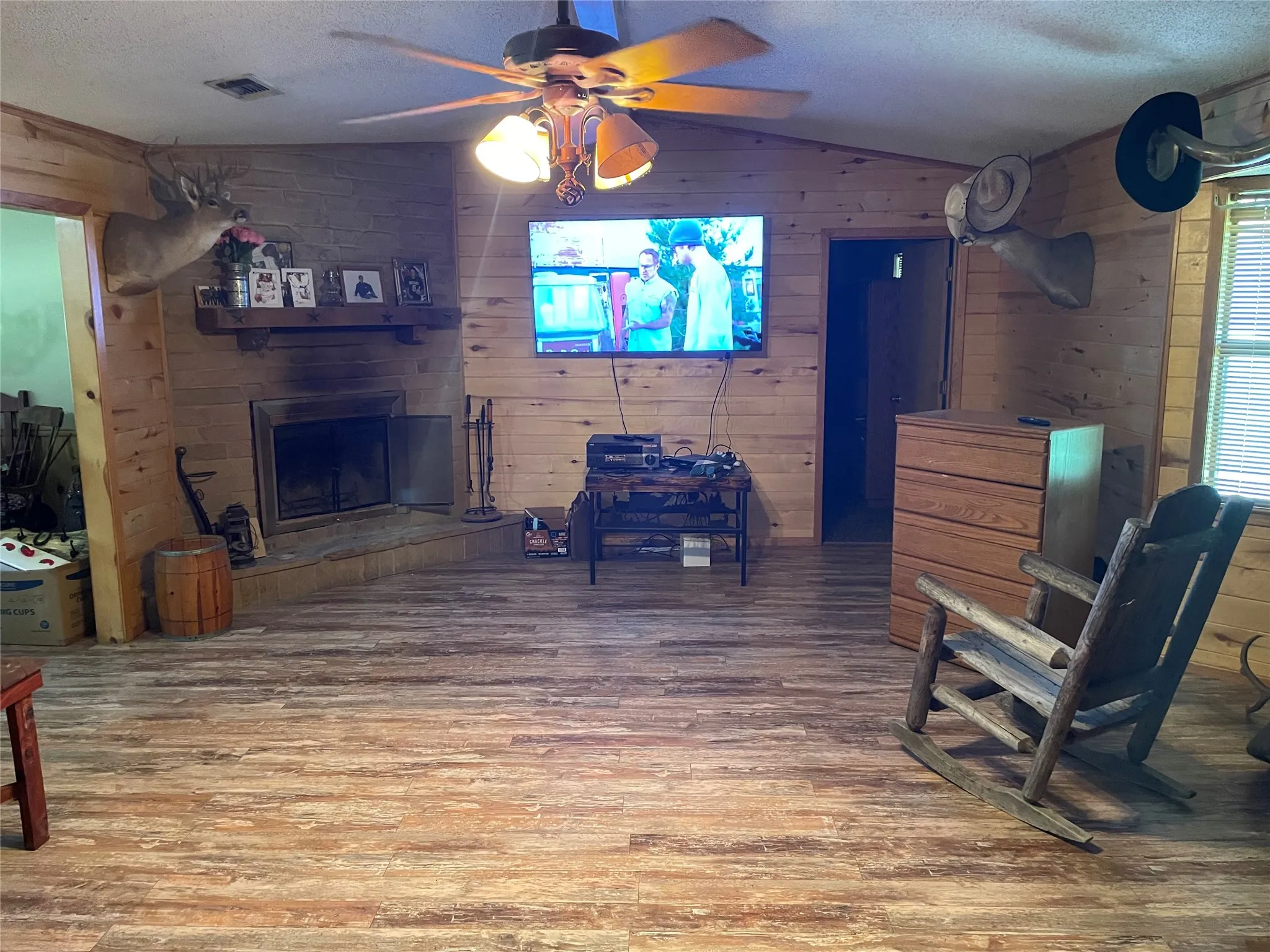 Farm For Sale in Van Zandt County , 1226 Vz County Road, Grand Saline, Texas 75140, 3 Bedroom, 2 Bathroom, Garage spaces, 1,798 Sqft, built in 2000, mls#21198343, Real Estate Agent in Grand Saline, Homes For Sale in Van Zandt county, Homes For Sale in Grand Saline, Realtor in Grand Saline Texas, Real Estate Brokerage Independent Realty Texas, Luminita Cordes Realtor