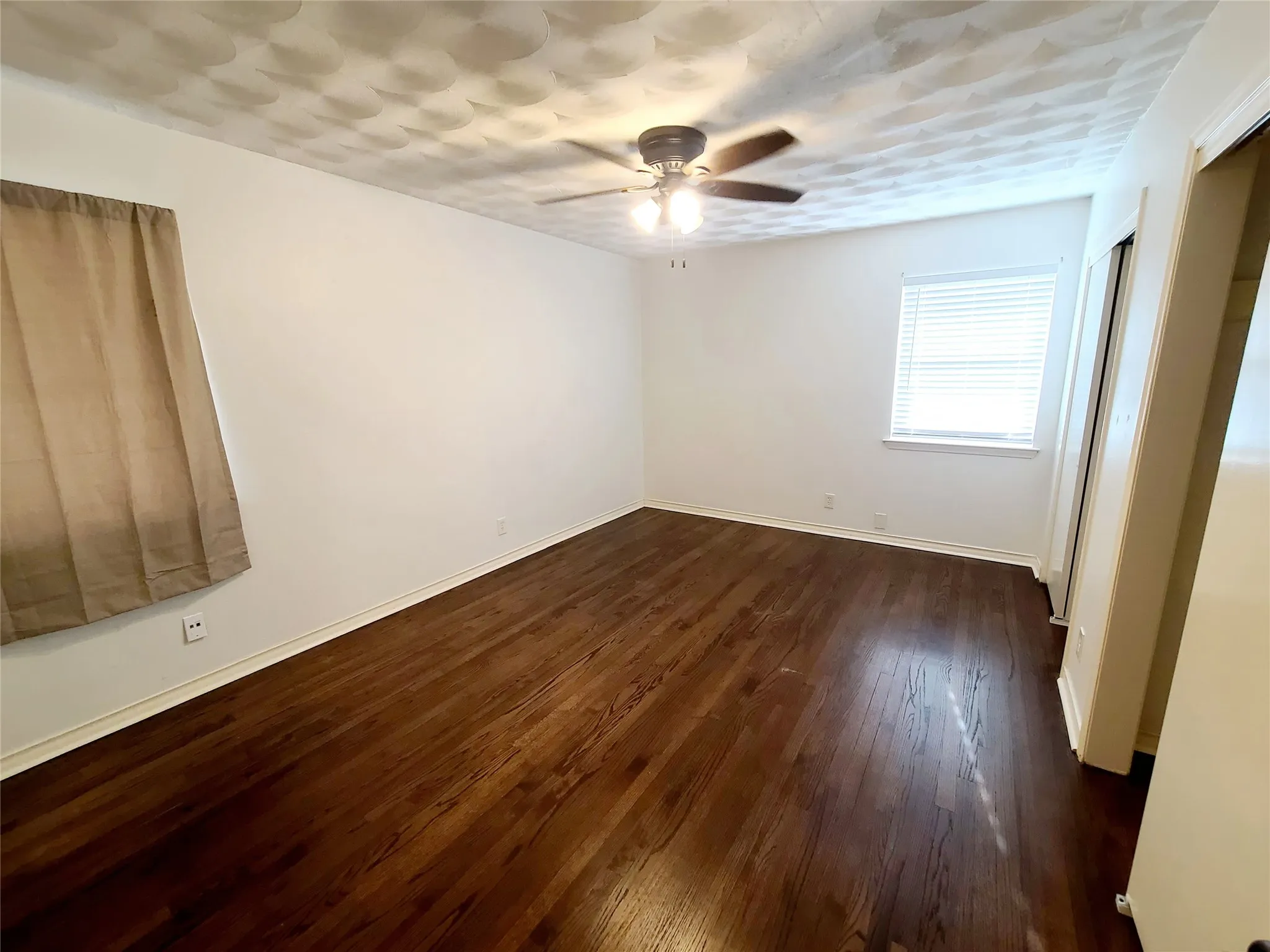 Duplex For Sale in Dallas County , 11040 Wyatt Street, Dallas, Texas 75218, 4 Bedrooms, 2 Bathrooms, 1 Garage spaces, 0 Sqft, built in 1959, Preowned, Price $450,000, mls#21197746, Real Estate Agent in Dallas, Homes For Sale in Dallas county, Homes For Sale in Dallas, Realtor in Dallas Texas, Real Estate Brokerage Independent Realty Texas, Luminita Cordes Realtor