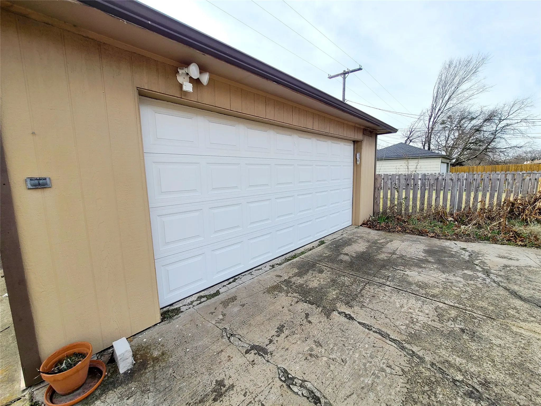 Duplex For Sale in Dallas County , 11040 Wyatt Street, Dallas, Texas 75218, 4 Bedrooms, 2 Bathrooms, 1 Garage spaces, 0 Sqft, built in 1959, Preowned, Price $450,000, mls#21197746, Real Estate Agent in Dallas, Homes For Sale in Dallas county, Homes For Sale in Dallas, Realtor in Dallas Texas, Real Estate Brokerage Independent Realty Texas, Luminita Cordes Realtor