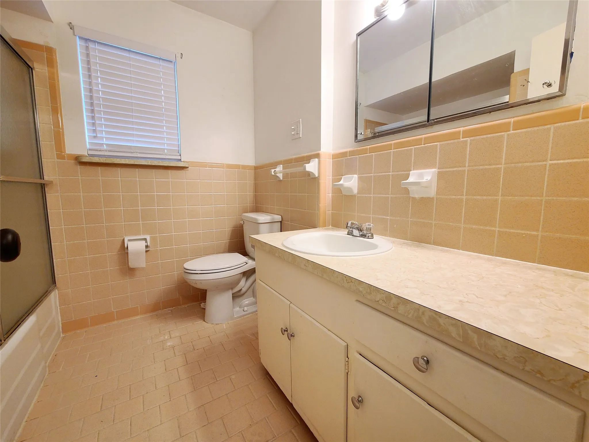 Duplex For Sale in Dallas County , 11040 Wyatt Street, Dallas, Texas 75218, 4 Bedrooms, 2 Bathrooms, 1 Garage spaces, 0 Sqft, built in 1959, Preowned, Price $450,000, mls#21197746, Real Estate Agent in Dallas, Homes For Sale in Dallas county, Homes For Sale in Dallas, Realtor in Dallas Texas, Real Estate Brokerage Independent Realty Texas, Luminita Cordes Realtor