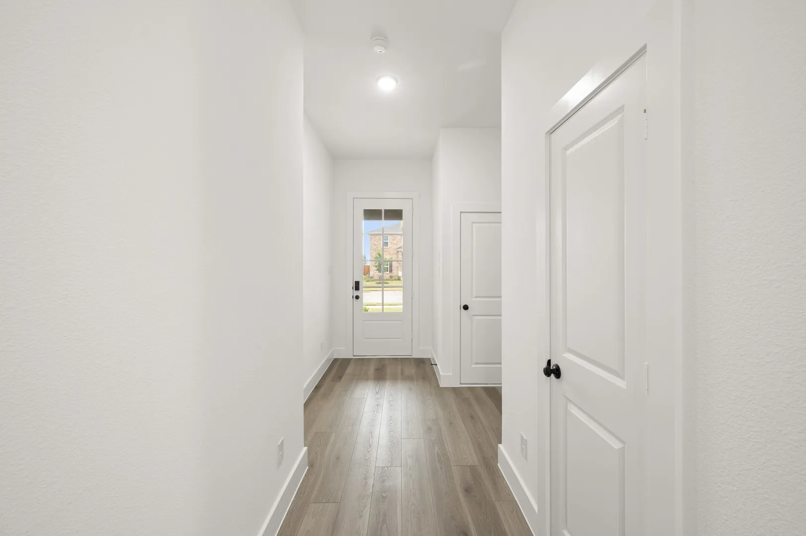 309 Sequoia- Entry-1