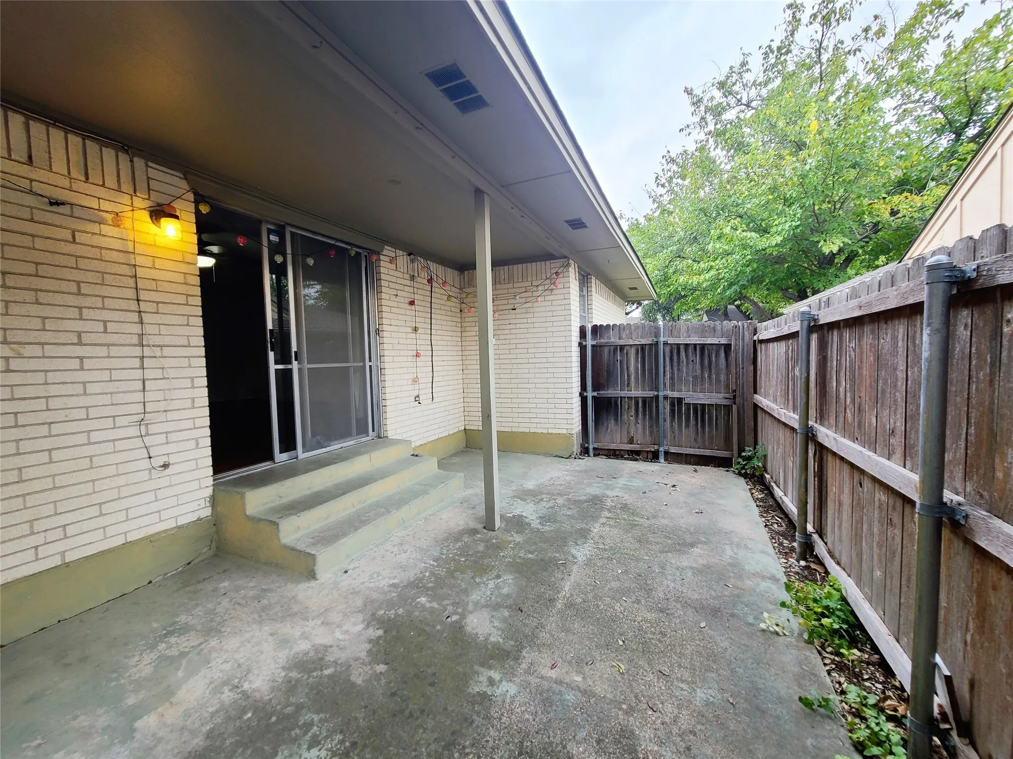 Duplex For Sale in Dallas County , 7434 Brentcove Circle, Dallas, Texas 75214, 4 Bedrooms, 4 Bathrooms, 2 Garage spaces, 0 Sqft, built in 1964, Preowned, Price $750,000, mls#21197347, Real Estate Agent in Dallas, Homes For Sale in Dallas county, Homes For Sale in Dallas, Realtor in Dallas Texas, Real Estate Brokerage Independent Realty Texas, Luminita Cordes Realtor