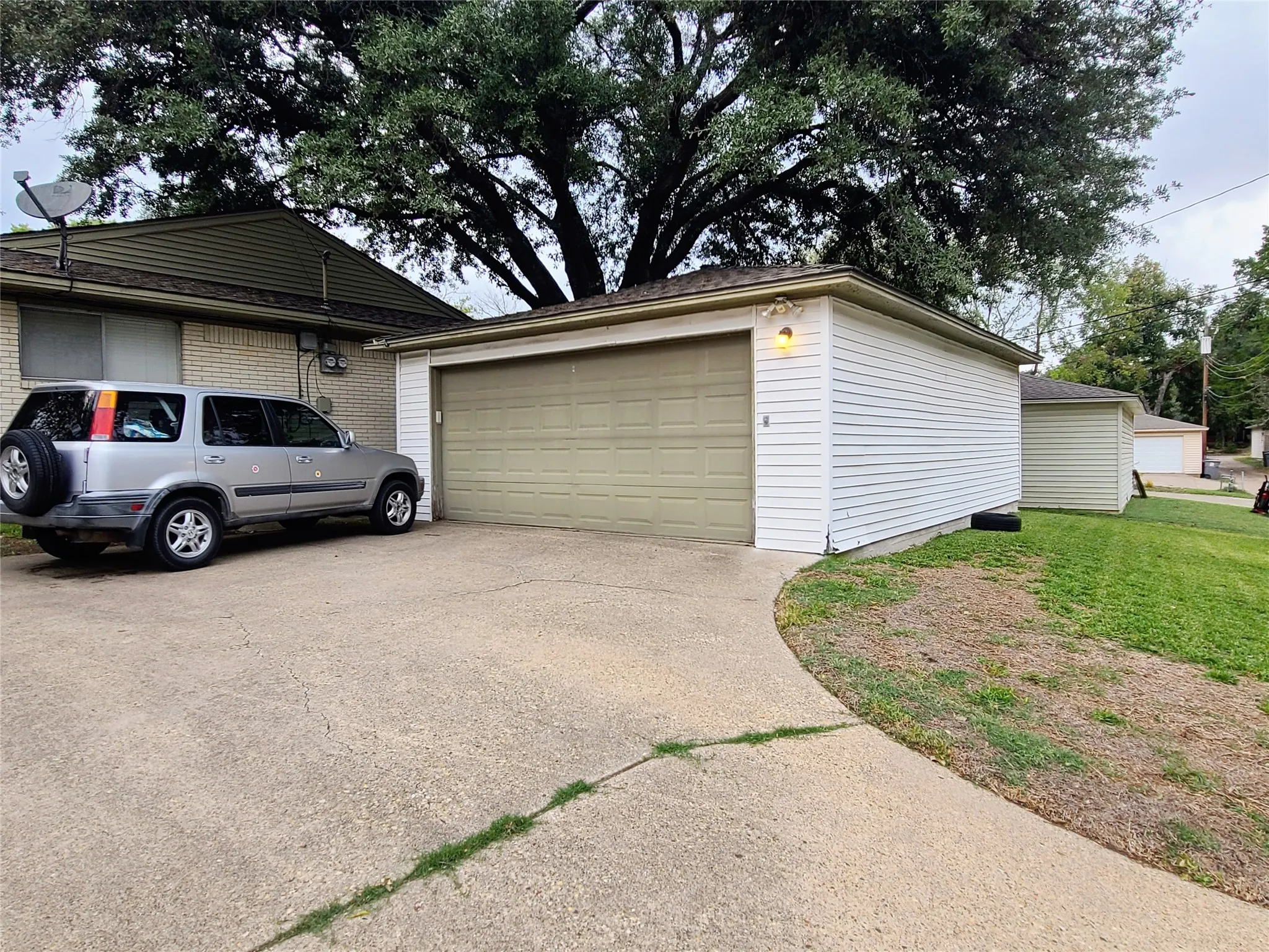 Duplex For Sale in Dallas County , 7434 Brentcove Circle, Dallas, Texas 75214, 4 Bedrooms, 4 Bathrooms, 2 Garage spaces, 0 Sqft, built in 1964, Preowned, Price $750,000, mls#21197347, Real Estate Agent in Dallas, Homes For Sale in Dallas county, Homes For Sale in Dallas, Realtor in Dallas Texas, Real Estate Brokerage Independent Realty Texas, Luminita Cordes Realtor