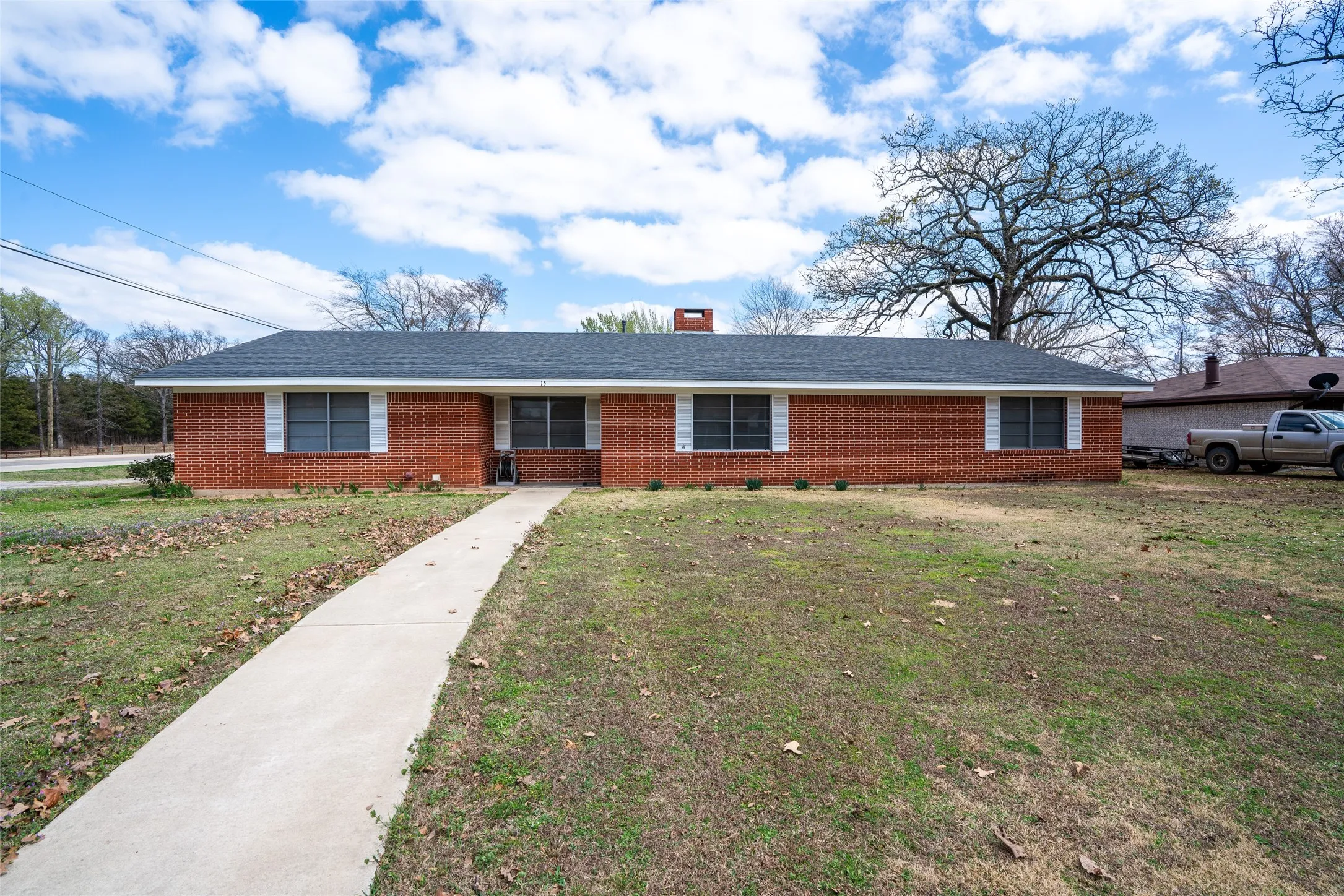 Single Family Residence For Sale in Lamar County , 15 SW 45th, Paris, Texas 75460, 3 Bedroom, 3 Bathroom, Garage spaces, 2,412 Sqft, built in 1978, mls#21198408, Real Estate Agent in Paris, Homes For Sale in Lamar county, Homes For Sale in Paris, Realtor in Paris Texas, Real Estate Brokerage Independent Realty Texas, Luminita Cordes Realtor