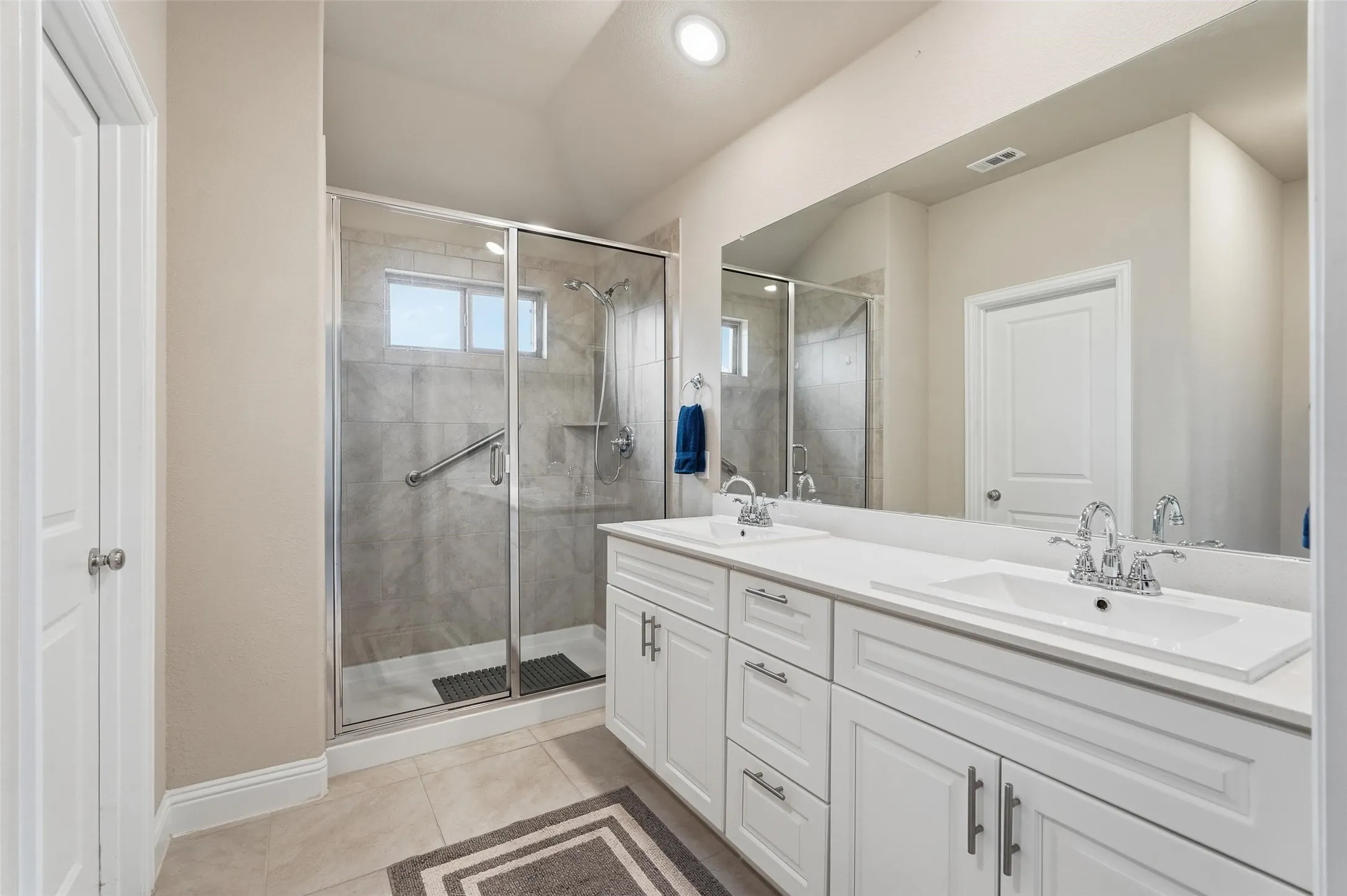 Large primary bath.