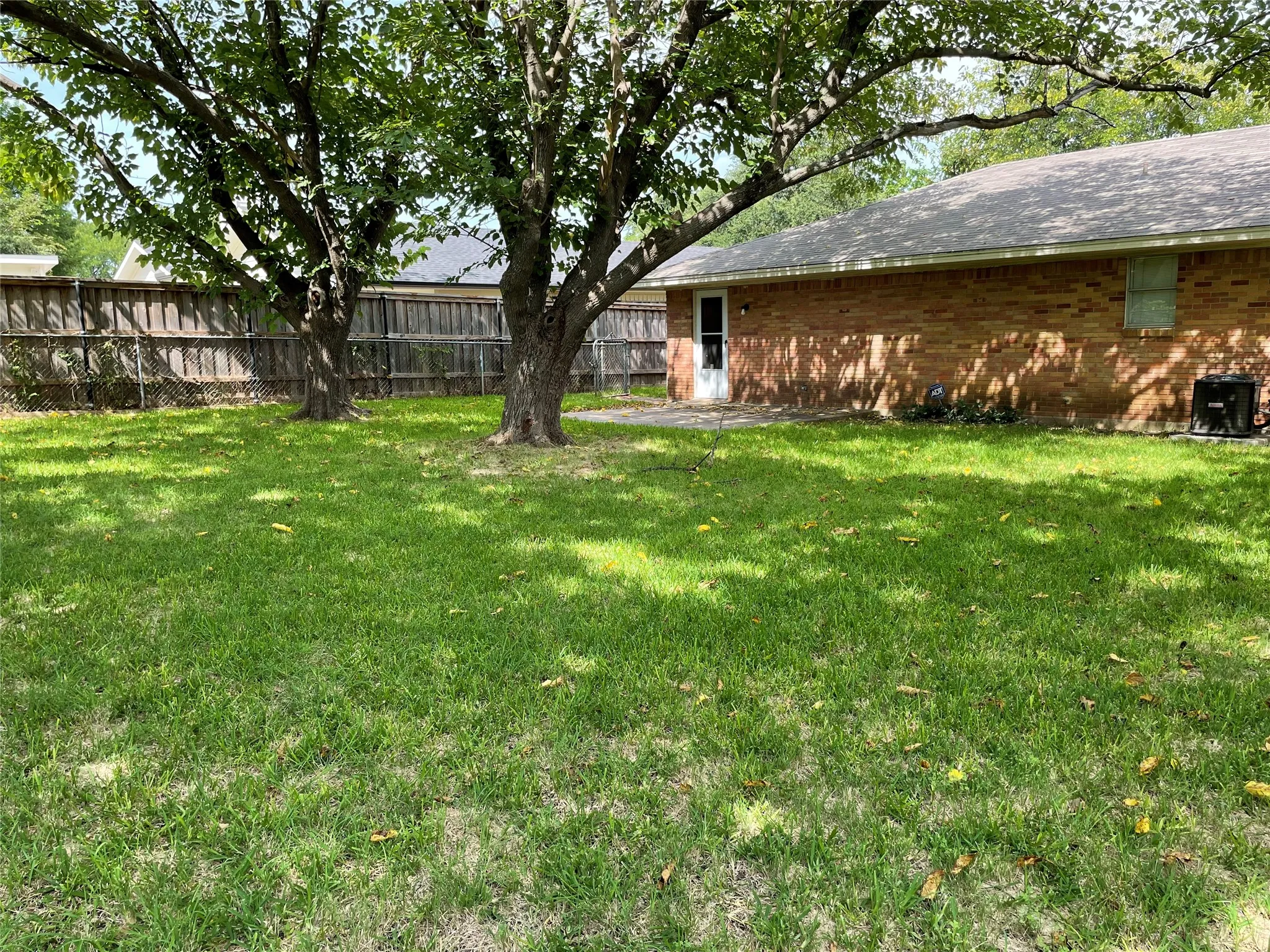 Single Family Residence For Sale in Dallas County , 123 EVELYN Street, De Soto, Texas 75115, 3 Bedrooms, 2 Bathrooms, 2 Garage spaces, 1,456 Sqft, built in 1968, Preowned, Price $225,000, mls#21198443, Real Estate Agent in De Soto, Homes For Sale in Dallas county, Homes For Sale in De Soto, Realtor in De Soto Texas, Real Estate Brokerage Independent Realty Texas, Luminita Cordes Realtor
