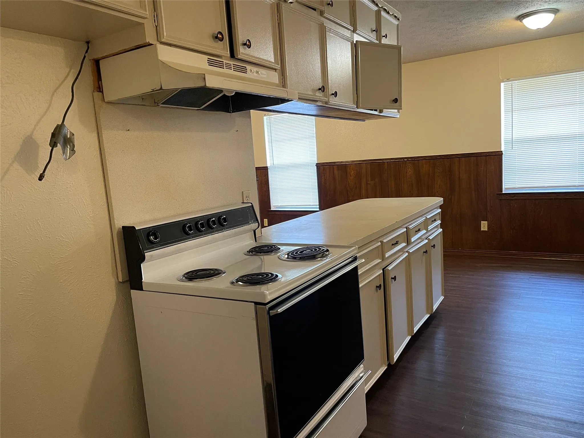 Single Family Residence For Sale in Dallas County , 123 EVELYN Street, De Soto, Texas 75115, 3 Bedrooms, 2 Bathrooms, 2 Garage spaces, 1,456 Sqft, built in 1968, Preowned, Price $225,000, mls#21198443, Real Estate Agent in De Soto, Homes For Sale in Dallas county, Homes For Sale in De Soto, Realtor in De Soto Texas, Real Estate Brokerage Independent Realty Texas, Luminita Cordes Realtor