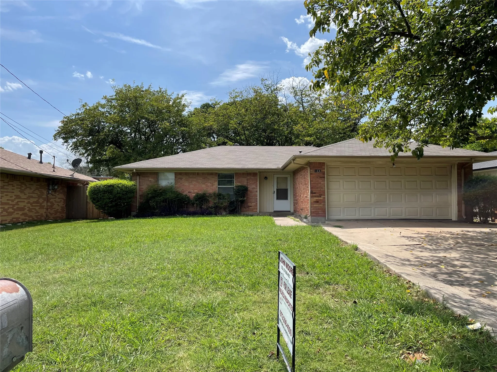 Single Family Residence For Sale in Dallas County , 123 EVELYN Street, De Soto, Texas 75115, 3 Bedrooms, 2 Bathrooms, 2 Garage spaces, 1,456 Sqft, built in 1968, Preowned, Price $225,000, mls#21198443, Real Estate Agent in De Soto, Homes For Sale in Dallas county, Homes For Sale in De Soto, Realtor in De Soto Texas, Real Estate Brokerage Independent Realty Texas, Luminita Cordes Realtor