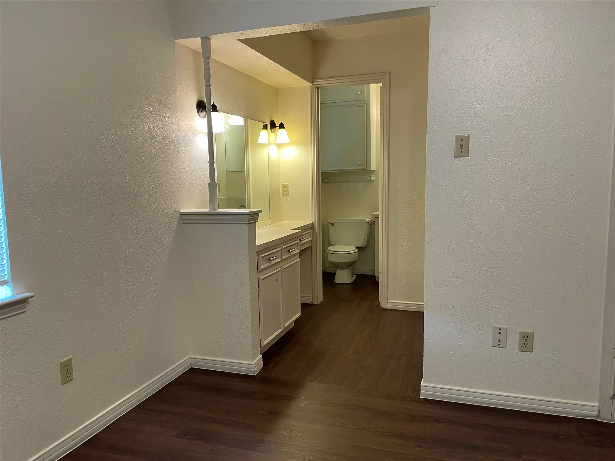 Single Family Residence For Sale in Dallas County , 123 EVELYN Street, De Soto, Texas 75115, 3 Bedrooms, 2 Bathrooms, 2 Garage spaces, 1,456 Sqft, built in 1968, Preowned, Price $225,000, mls#21198443, Real Estate Agent in De Soto, Homes For Sale in Dallas county, Homes For Sale in De Soto, Realtor in De Soto Texas, Real Estate Brokerage Independent Realty Texas, Luminita Cordes Realtor