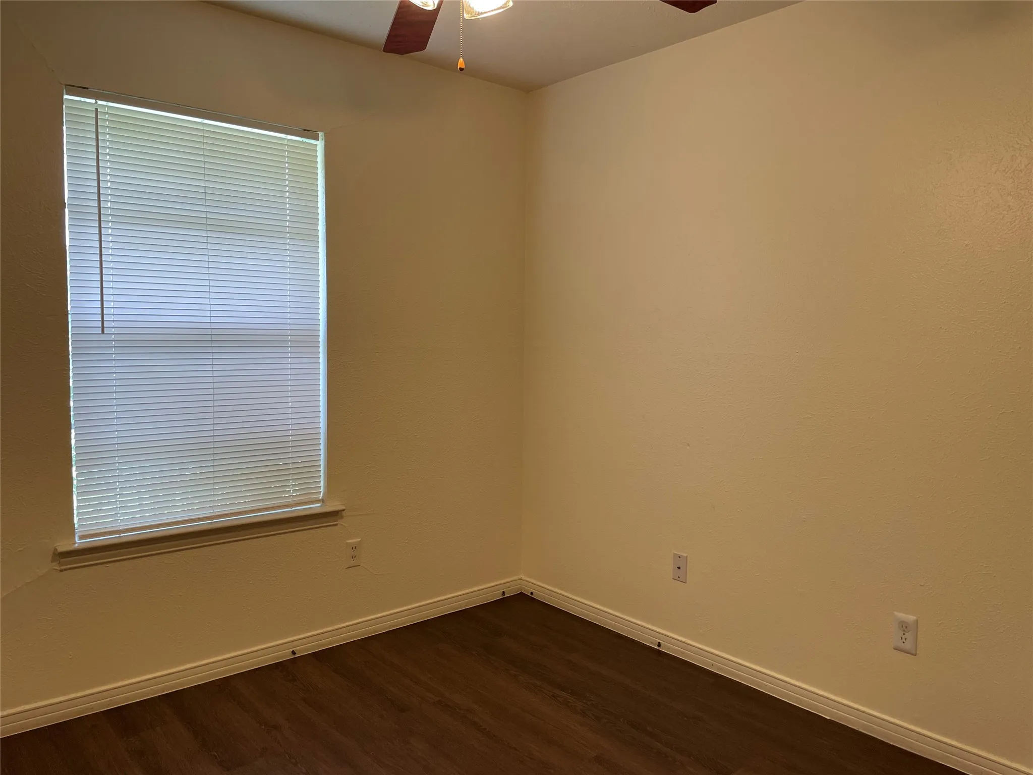 Single Family Residence For Sale in Dallas County , 123 EVELYN Street, De Soto, Texas 75115, 3 Bedrooms, 2 Bathrooms, 2 Garage spaces, 1,456 Sqft, built in 1968, Preowned, Price $225,000, mls#21198443, Real Estate Agent in De Soto, Homes For Sale in Dallas county, Homes For Sale in De Soto, Realtor in De Soto Texas, Real Estate Brokerage Independent Realty Texas, Luminita Cordes Realtor