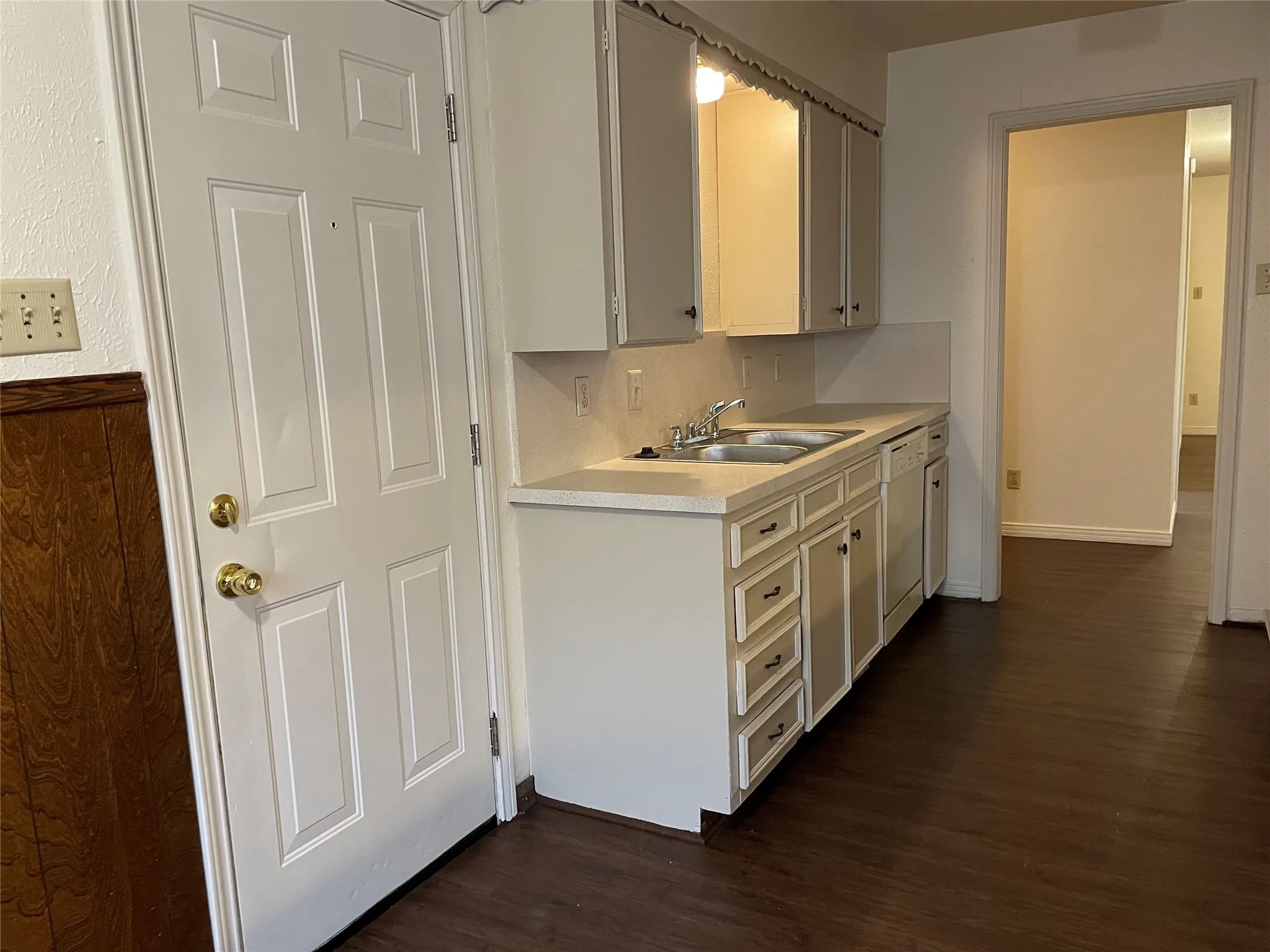 Single Family Residence For Sale in Dallas County , 123 EVELYN Street, De Soto, Texas 75115, 3 Bedrooms, 2 Bathrooms, 2 Garage spaces, 1,456 Sqft, built in 1968, Preowned, Price $225,000, mls#21198443, Real Estate Agent in De Soto, Homes For Sale in Dallas county, Homes For Sale in De Soto, Realtor in De Soto Texas, Real Estate Brokerage Independent Realty Texas, Luminita Cordes Realtor
