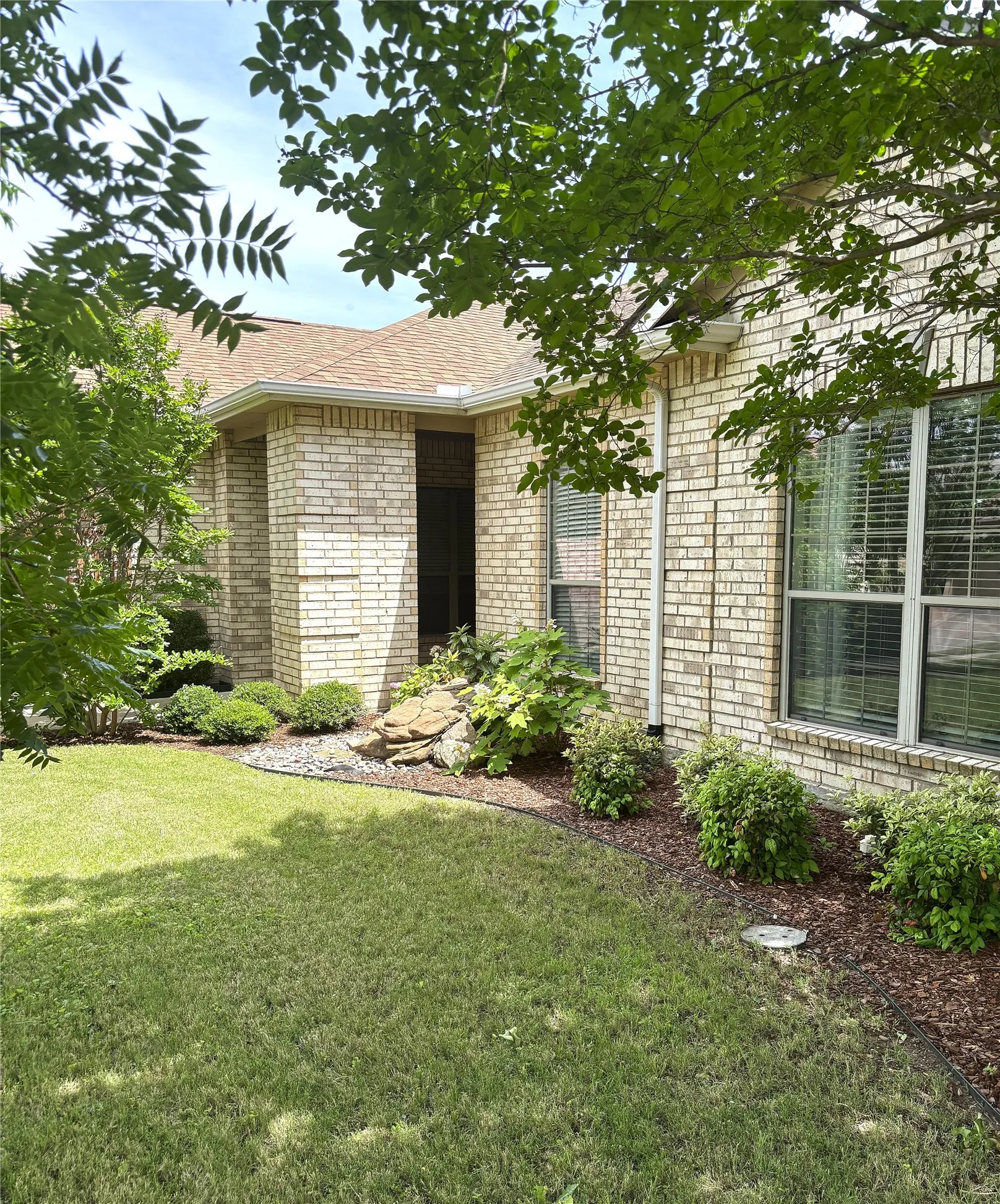 Single Family Residence For Sale in Denton County , 8925 Crestview Drive, Denton, Texas 76207, 3 Bedroom, 2 Bathroom, 2 Garage spaces, 2,274 Sqft, built in 2005, mls#21195766, Real Estate Agent in Denton, Homes For Sale in Denton county, Homes For Sale in Denton, Realtor in Denton Texas, Real Estate Brokerage Independent Realty Texas, Luminita Cordes Realtor