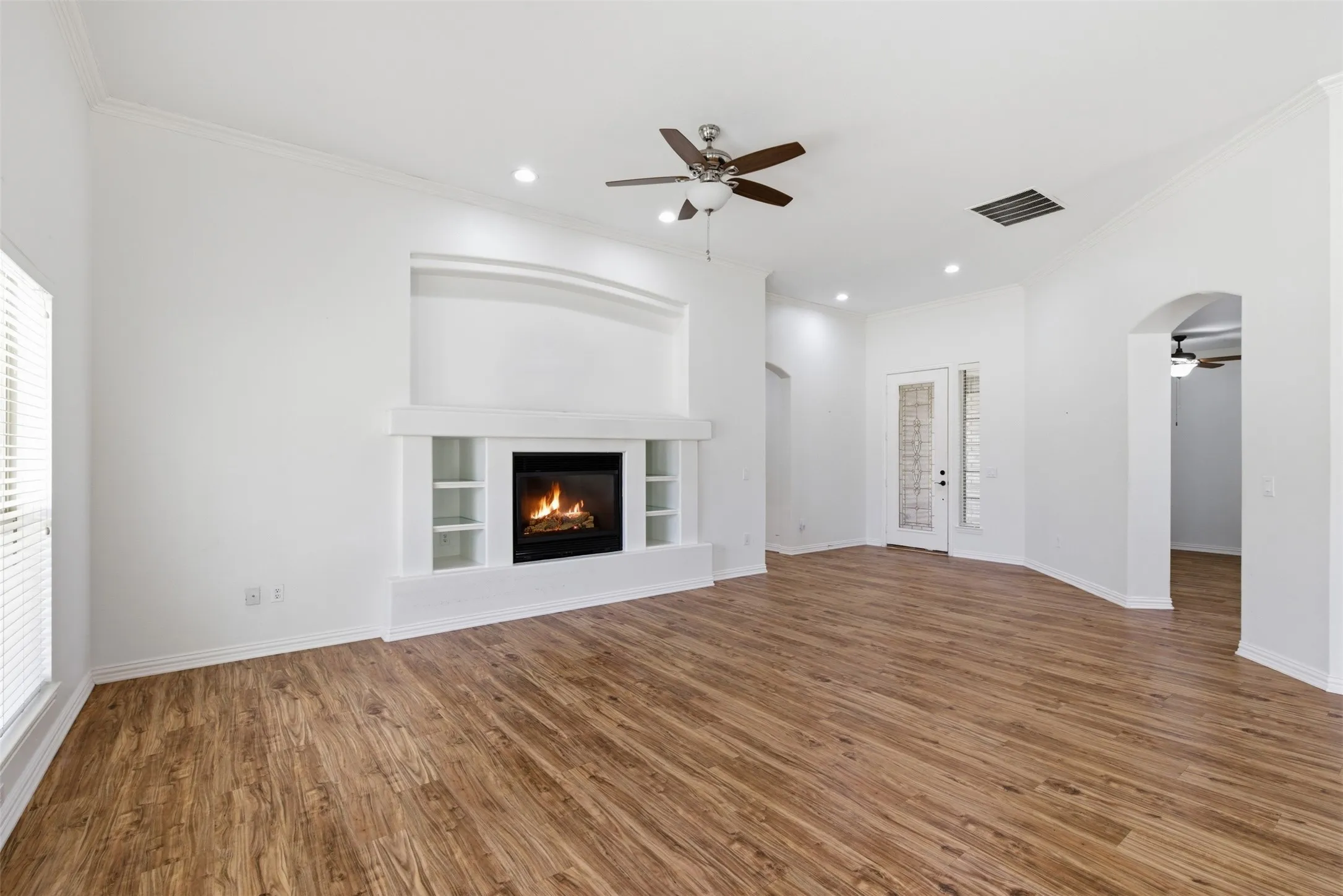 Single Family Residence For Sale in Denton County , 8925 Crestview Drive, Denton, Texas 76207, 3 Bedroom, 2 Bathroom, 2 Garage spaces, 2,274 Sqft, built in 2005, mls#21195766, Real Estate Agent in Denton, Homes For Sale in Denton county, Homes For Sale in Denton, Realtor in Denton Texas, Real Estate Brokerage Independent Realty Texas, Luminita Cordes Realtor