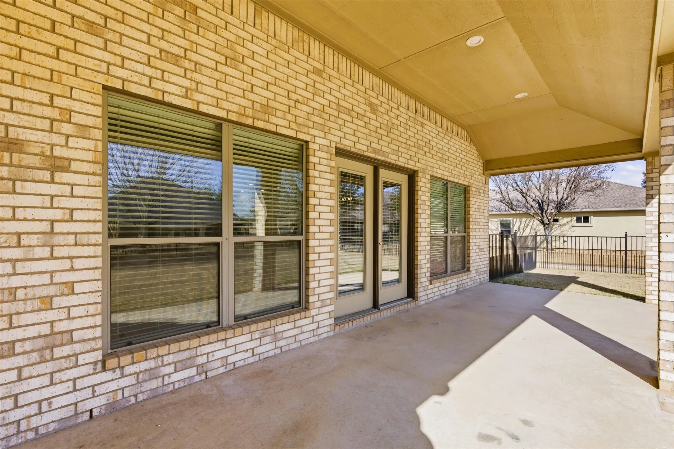 Single Family Residence For Sale in Denton County , 8925 Crestview Drive, Denton, Texas 76207, 3 Bedroom, 2 Bathroom, 2 Garage spaces, 2,274 Sqft, built in 2005, mls#21195766, Real Estate Agent in Denton, Homes For Sale in Denton county, Homes For Sale in Denton, Realtor in Denton Texas, Real Estate Brokerage Independent Realty Texas, Luminita Cordes Realtor
