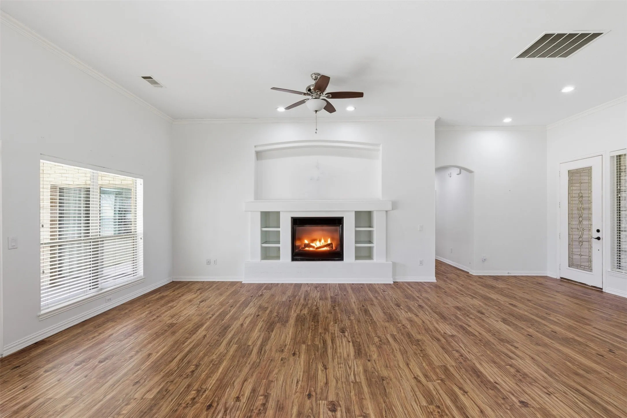 Single Family Residence For Sale in Denton County , 8925 Crestview Drive, Denton, Texas 76207, 3 Bedroom, 2 Bathroom, 2 Garage spaces, 2,274 Sqft, built in 2005, mls#21195766, Real Estate Agent in Denton, Homes For Sale in Denton county, Homes For Sale in Denton, Realtor in Denton Texas, Real Estate Brokerage Independent Realty Texas, Luminita Cordes Realtor