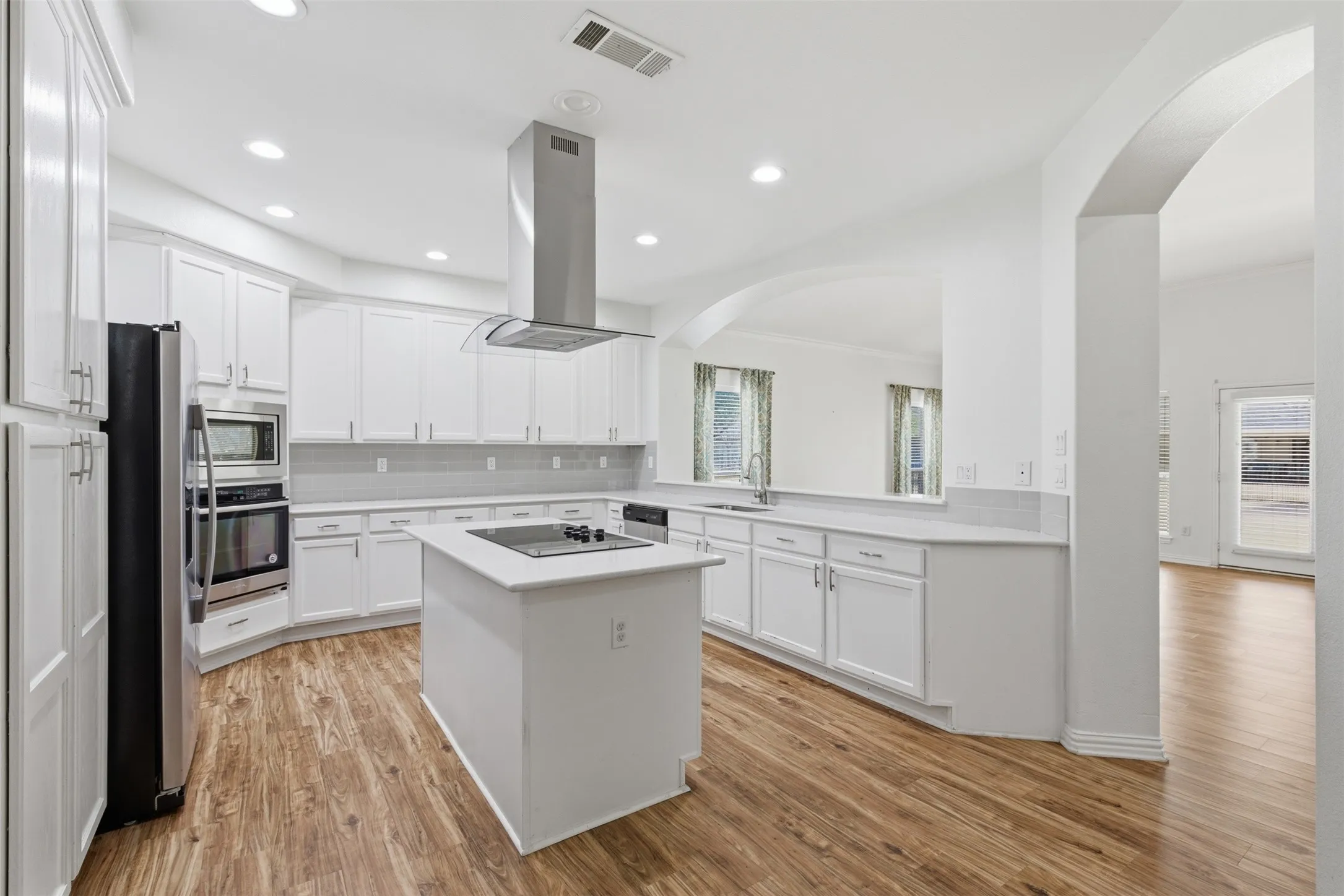 Lots of cabinets and counter top space