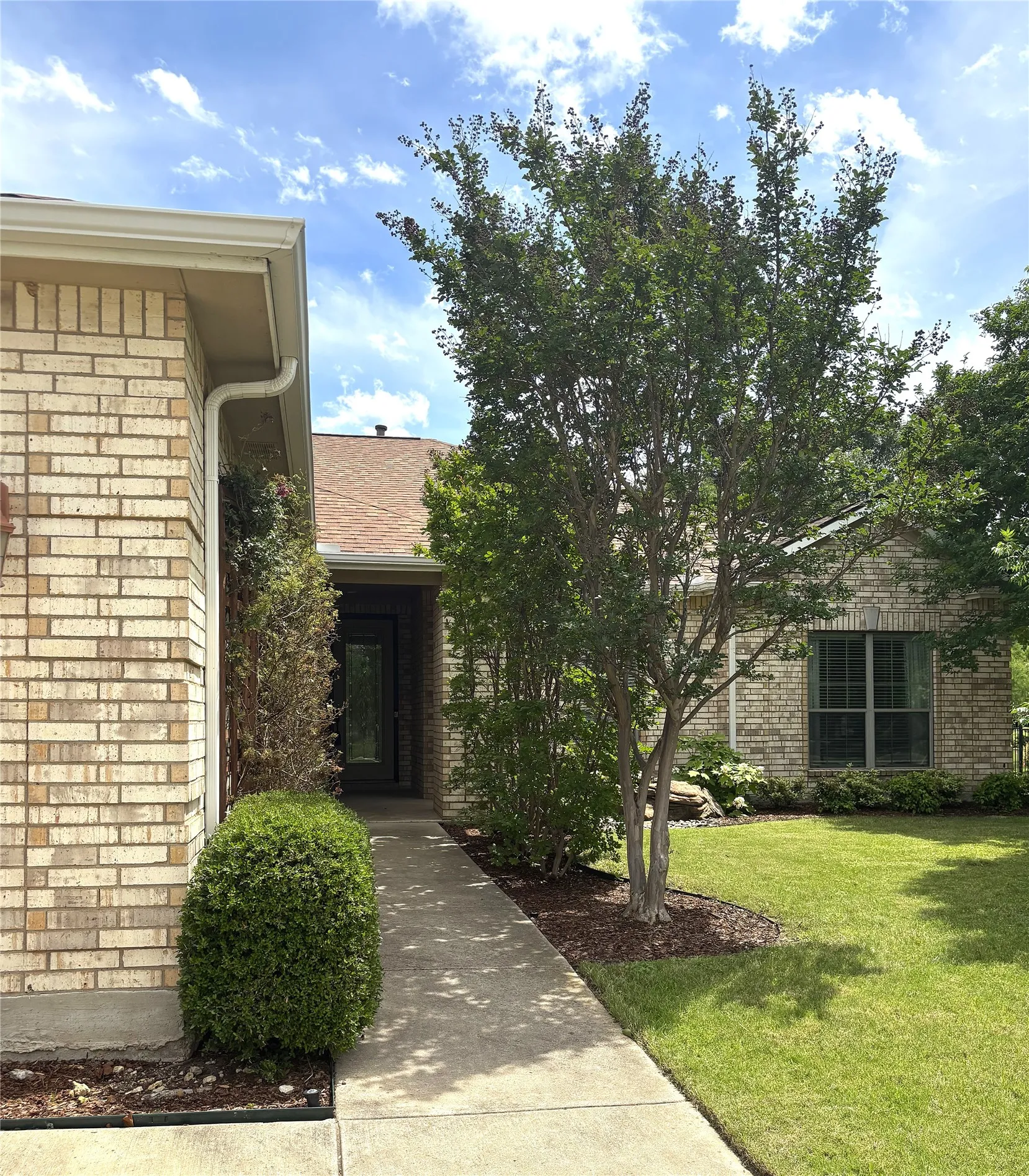 Single Family Residence For Sale in Denton County , 8925 Crestview Drive, Denton, Texas 76207, 3 Bedroom, 2 Bathroom, 2 Garage spaces, 2,274 Sqft, built in 2005, mls#21195766, Real Estate Agent in Denton, Homes For Sale in Denton county, Homes For Sale in Denton, Realtor in Denton Texas, Real Estate Brokerage Independent Realty Texas, Luminita Cordes Realtor