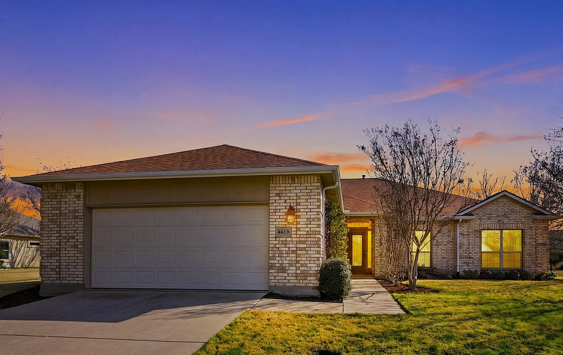 Single Family Residence For Sale in Denton County , 8925 Crestview Drive, Denton, Texas 76207, 3 Bedroom, 2 Bathroom, 2 Garage spaces, 2,274 Sqft, built in 2005, mls#21195766, Real Estate Agent in Denton, Homes For Sale in Denton county, Homes For Sale in Denton, Realtor in Denton Texas, Real Estate Brokerage Independent Realty Texas, Luminita Cordes Realtor