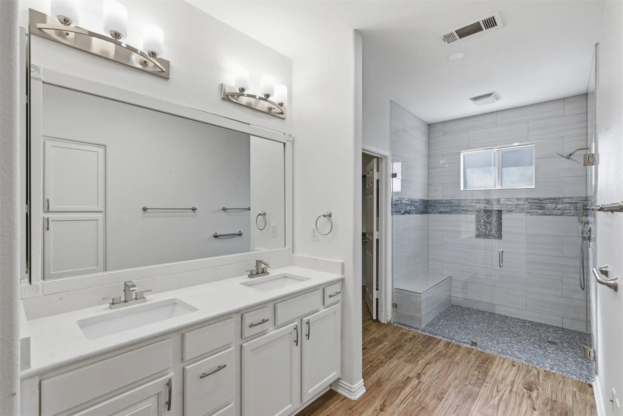Double vanity in the primary bathroom