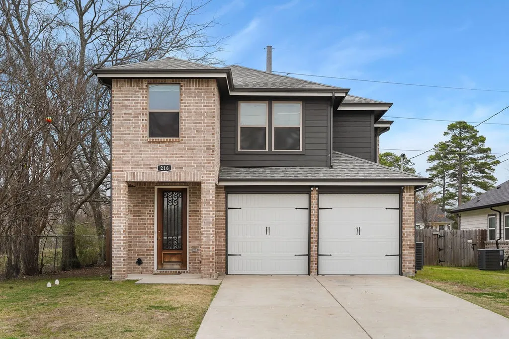Single Family Residence For Sale in Hopkins County , 216 Craig Street, Sulphur Springs, Texas 75482, 3 Bedroom, 3 Bathroom, 2 Garage spaces, 1,877 Sqft, built in 2021, mls#21197901, Real Estate Agent in Sulphur Springs, Homes For Sale in Hopkins county, Homes For Sale in Sulphur Springs, Realtor in Sulphur Springs Texas, Real Estate Brokerage Independent Realty Texas, Luminita Cordes Realtor