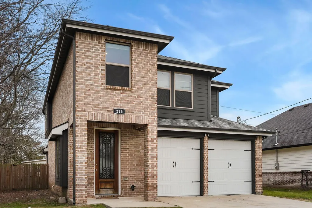 Single Family Residence For Sale in Hopkins County , 216 Craig Street, Sulphur Springs, Texas 75482, 3 Bedroom, 3 Bathroom, 2 Garage spaces, 1,877 Sqft, built in 2021, mls#21197901, Real Estate Agent in Sulphur Springs, Homes For Sale in Hopkins county, Homes For Sale in Sulphur Springs, Realtor in Sulphur Springs Texas, Real Estate Brokerage Independent Realty Texas, Luminita Cordes Realtor