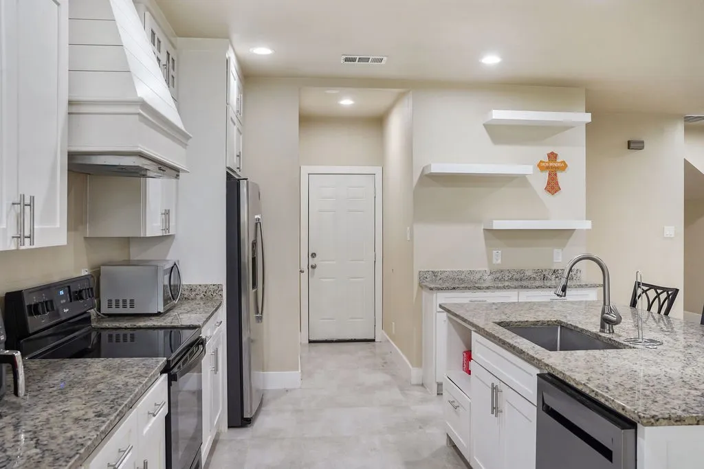 Single Family Residence For Sale in Hopkins County , 216 Craig Street, Sulphur Springs, Texas 75482, 3 Bedroom, 3 Bathroom, 2 Garage spaces, 1,877 Sqft, built in 2021, mls#21197901, Real Estate Agent in Sulphur Springs, Homes For Sale in Hopkins county, Homes For Sale in Sulphur Springs, Realtor in Sulphur Springs Texas, Real Estate Brokerage Independent Realty Texas, Luminita Cordes Realtor