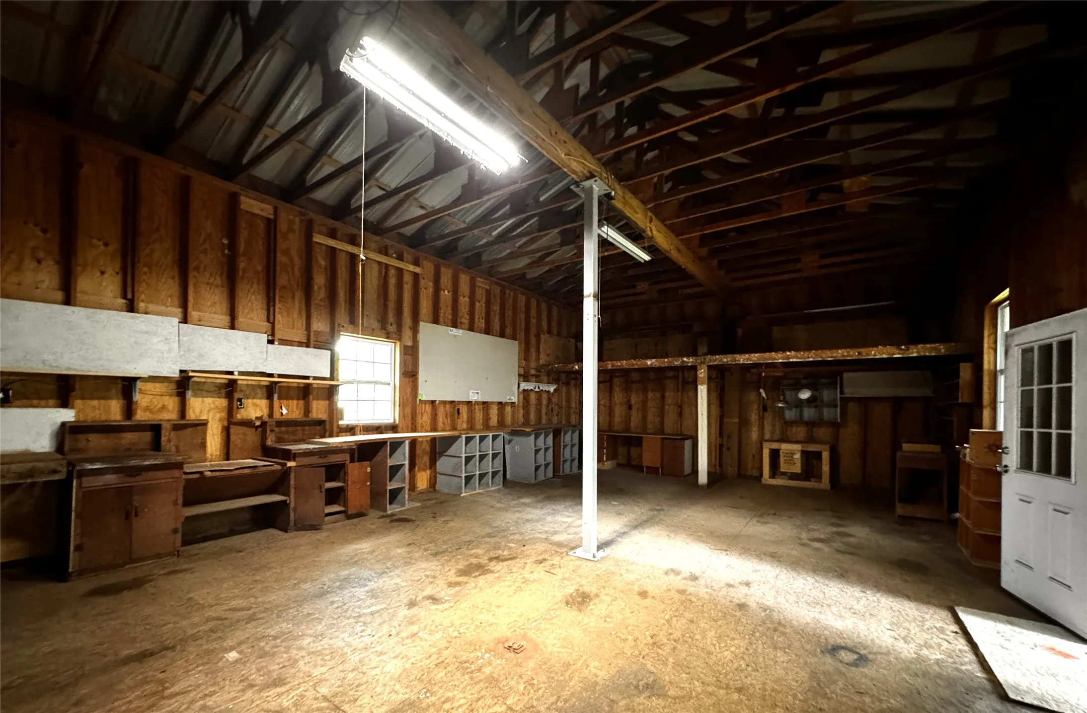 Single Family Residence For Sale in Grayson County , 2931 S Barrett Avenue, Denison, Texas 75020, 2 Bedroom, 2 Bathroom, Garage spaces, 1,141 Sqft, built in 1940, Preowned, mls#21197718, Real Estate Agent in Denison, Homes For Sale in Grayson county, Homes For Sale in Denison, Realtor in Denison Texas, Real Estate Brokerage Independent Realty Texas, Luminita Cordes Realtor