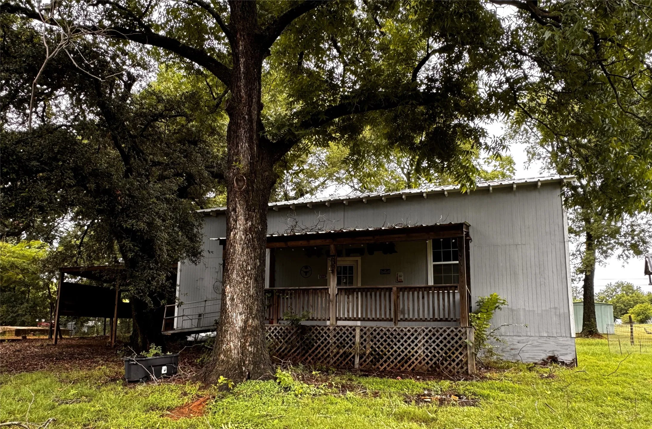 Single Family Residence For Sale in Grayson County , 2931 S Barrett Avenue, Denison, Texas 75020, 2 Bedroom, 2 Bathroom, Garage spaces, 1,141 Sqft, built in 1940, Preowned, mls#21197718, Real Estate Agent in Denison, Homes For Sale in Grayson county, Homes For Sale in Denison, Realtor in Denison Texas, Real Estate Brokerage Independent Realty Texas, Luminita Cordes Realtor