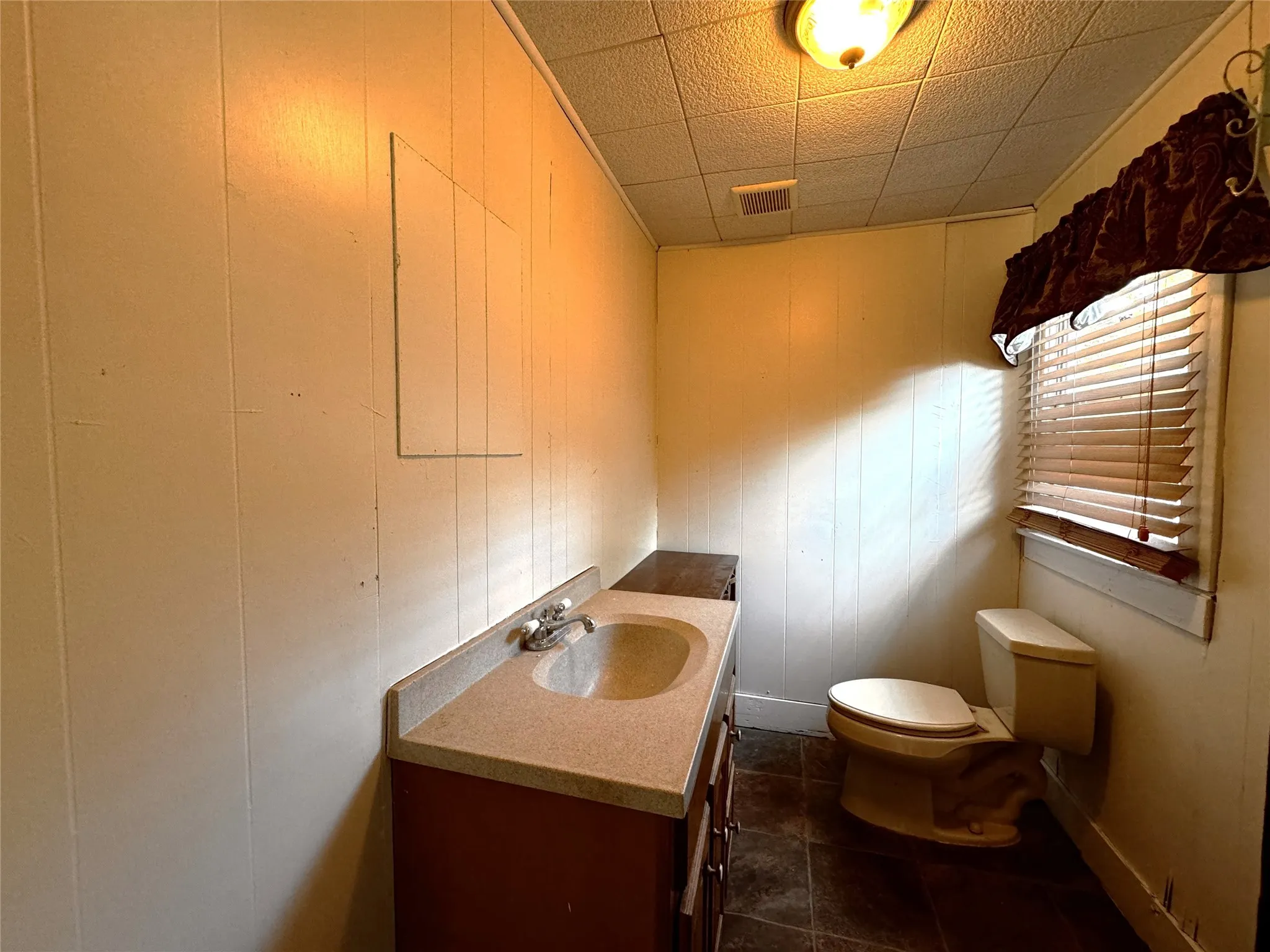 Single Family Residence For Sale in Grayson County , 2931 S Barrett Avenue, Denison, Texas 75020, 2 Bedroom, 2 Bathroom, Garage spaces, 1,141 Sqft, built in 1940, Preowned, mls#21197718, Real Estate Agent in Denison, Homes For Sale in Grayson county, Homes For Sale in Denison, Realtor in Denison Texas, Real Estate Brokerage Independent Realty Texas, Luminita Cordes Realtor
