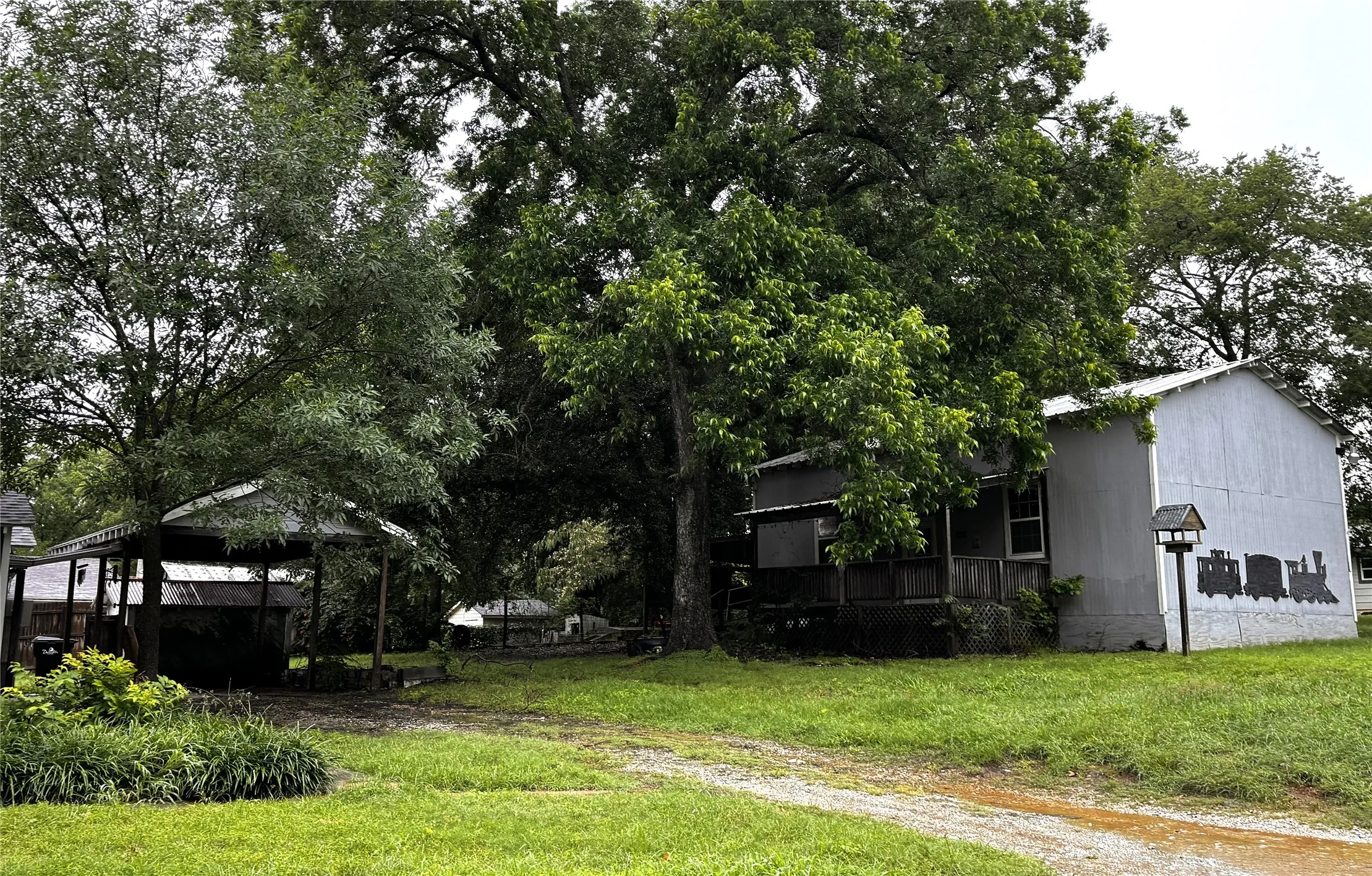Single Family Residence For Sale in Grayson County , 2931 S Barrett Avenue, Denison, Texas 75020, 2 Bedroom, 2 Bathroom, Garage spaces, 1,141 Sqft, built in 1940, Preowned, mls#21197718, Real Estate Agent in Denison, Homes For Sale in Grayson county, Homes For Sale in Denison, Realtor in Denison Texas, Real Estate Brokerage Independent Realty Texas, Luminita Cordes Realtor