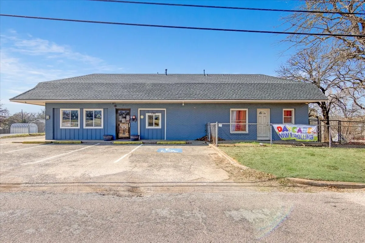 Business For Sale in Grayson County , 1201 W Nelson Street, Denison, Texas 75020, 0, 0, Garage spaces, 0 Sqft, built in 1982, mls#21196980, Real Estate Agent in Denison, Homes For Sale in Grayson county, Homes For Sale in Denison, Realtor in Denison Texas, Real Estate Brokerage Independent Realty Texas, Luminita Cordes Realtor