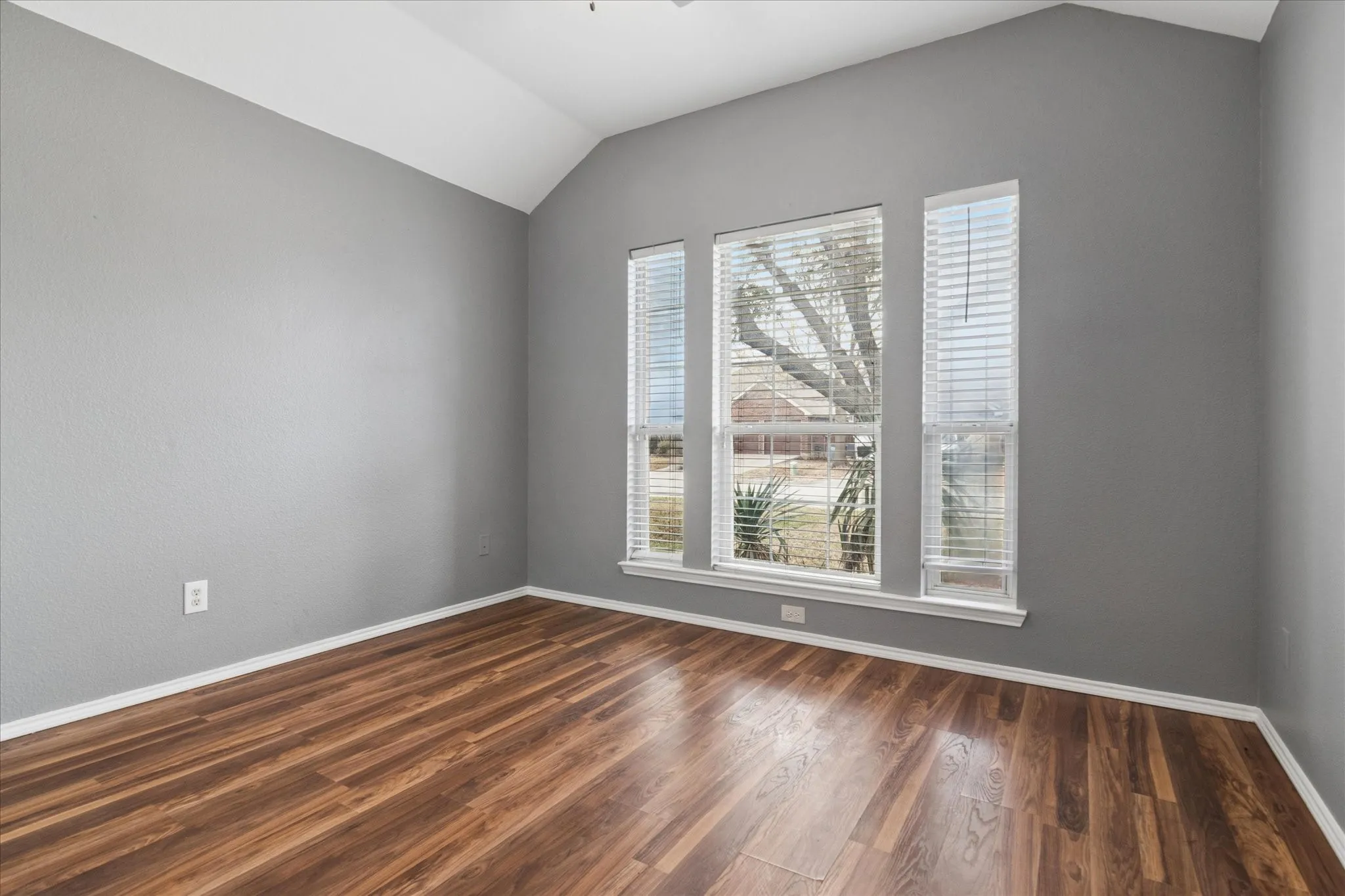 Single Family Residence For Rent in Denton County , 2657 Red Spruce Drive, Little Elm, Texas 75068, 4 Bedroom, 2 Bathroom, 2 Garage spaces, 2,004 Sqft, built in 2001, mls#21198519, Real Estate Agent in Little Elm, Homes For Rent in Denton county, Homes For Rent in Little Elm, Realtor in Little Elm Texas, Real Estate Brokerage Independent Realty Texas, Luminita Cordes Realtor