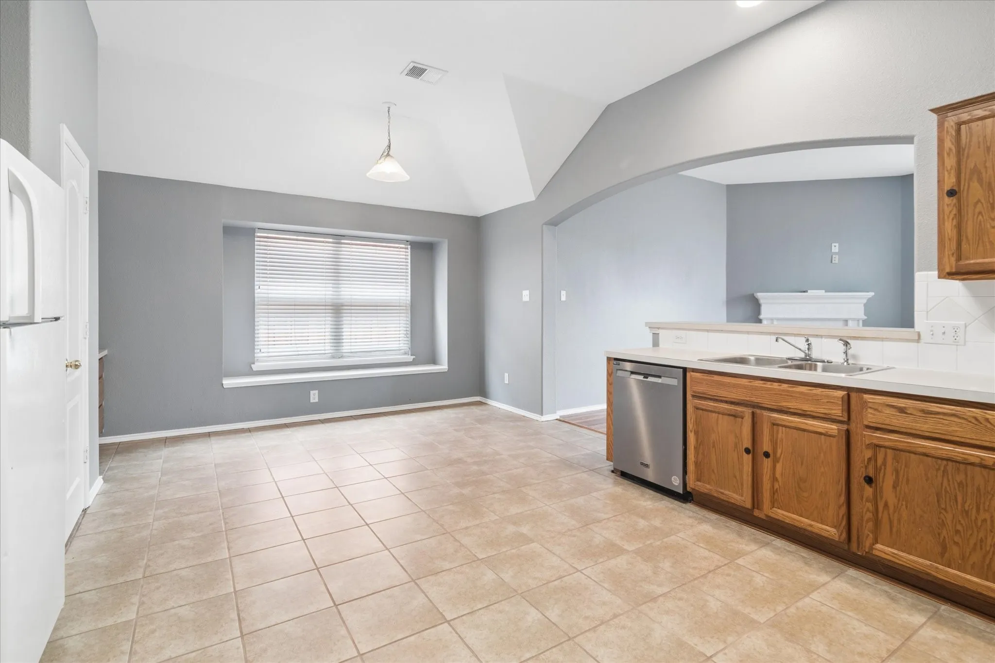 Single Family Residence For Rent in Denton County , 2657 Red Spruce Drive, Little Elm, Texas 75068, 4 Bedroom, 2 Bathroom, 2 Garage spaces, 2,004 Sqft, built in 2001, mls#21198519, Real Estate Agent in Little Elm, Homes For Rent in Denton county, Homes For Rent in Little Elm, Realtor in Little Elm Texas, Real Estate Brokerage Independent Realty Texas, Luminita Cordes Realtor