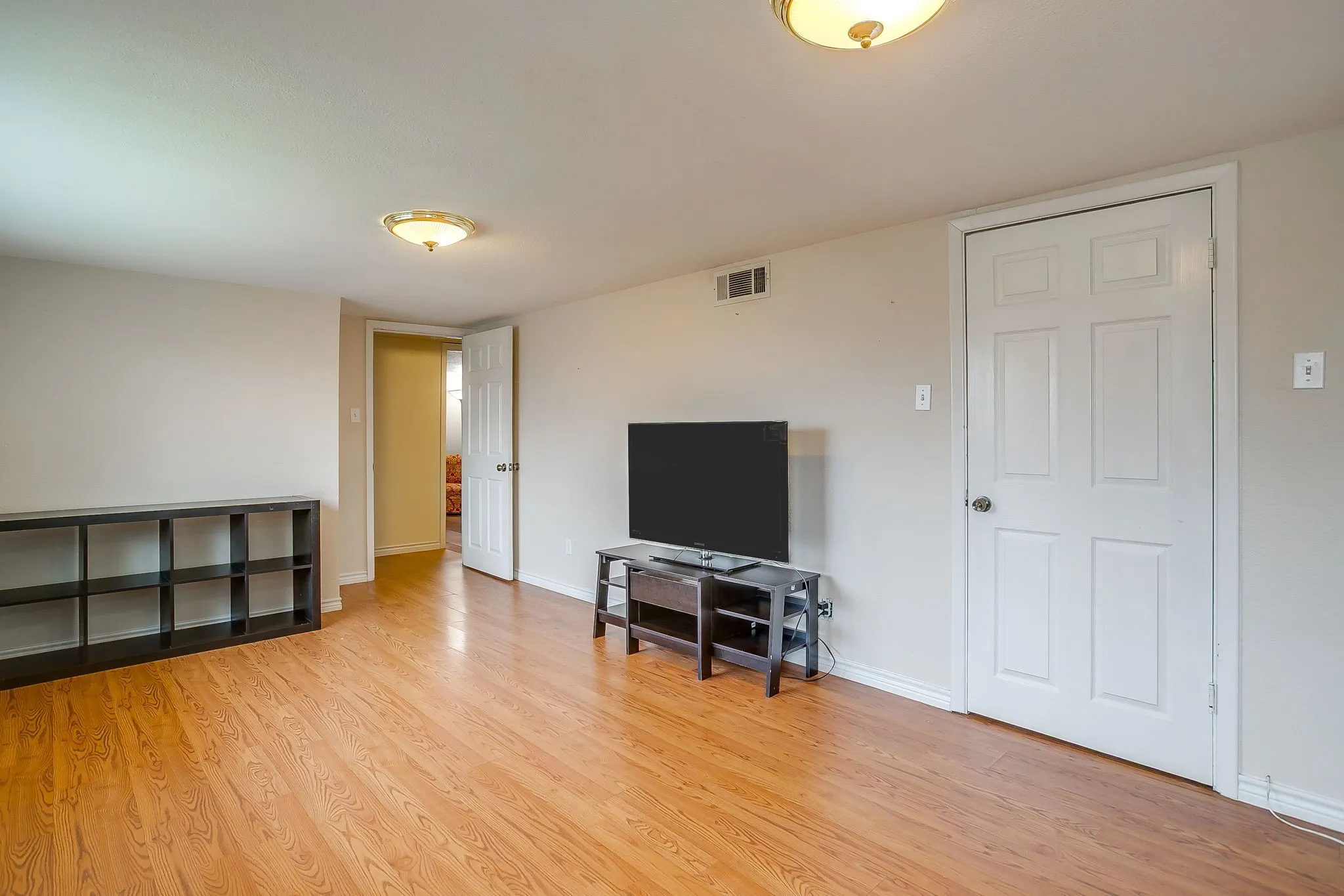 Single Family Residence For Sale in Tarrant County , 5305 Morley Avenue, Fort Worth, Texas 76133, 4 Bedroom, 3 Bathroom, 2 Garage spaces, 2,459 Sqft, built in 1957, mls#21197613, Real Estate Agent in Fort Worth, Homes For Sale in Tarrant county, Homes For Sale in Fort Worth, Realtor in Fort Worth Texas, Real Estate Brokerage Independent Realty Texas, Luminita Cordes Realtor