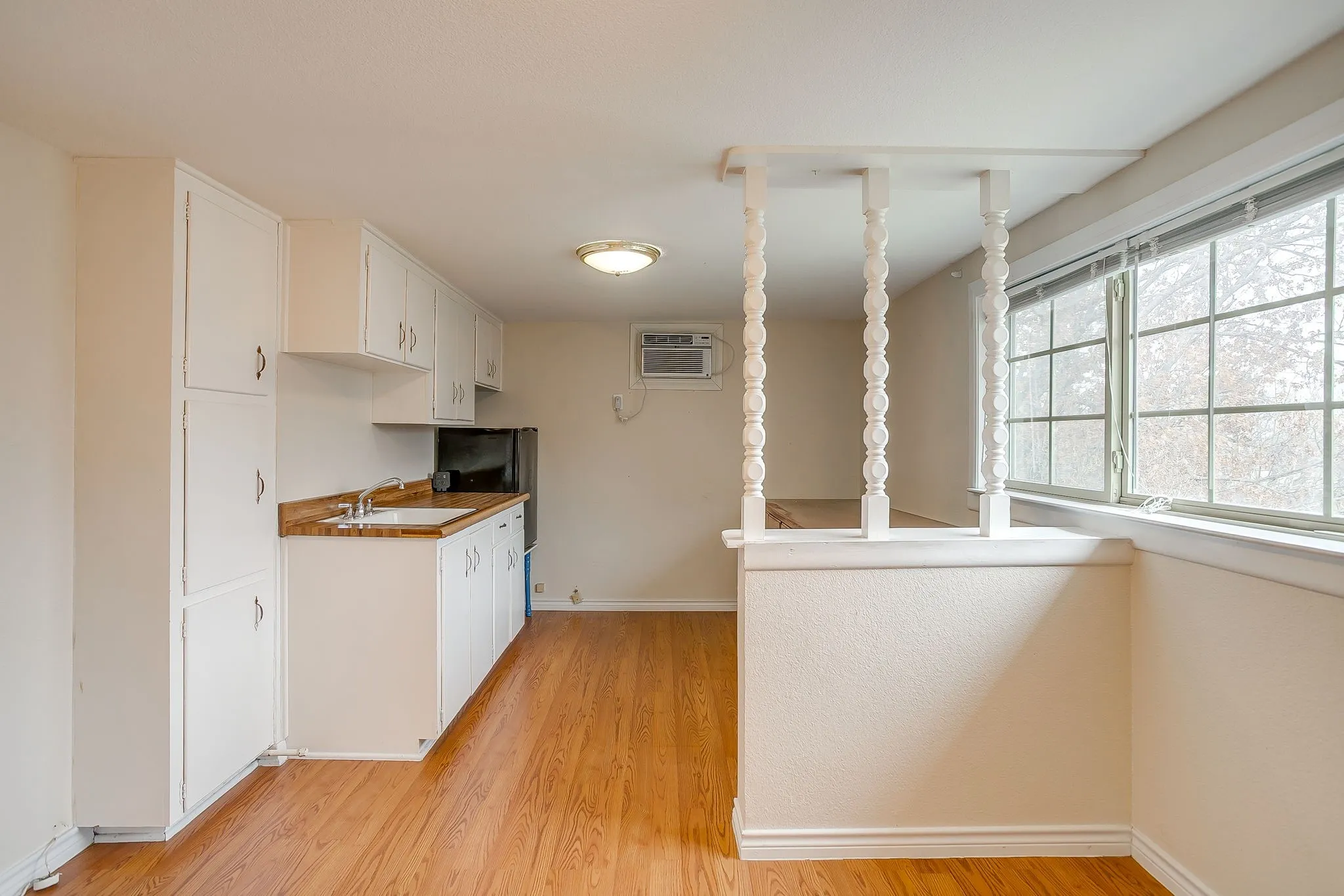 Single Family Residence For Sale in Tarrant County , 5305 Morley Avenue, Fort Worth, Texas 76133, 4 Bedroom, 3 Bathroom, 2 Garage spaces, 2,459 Sqft, built in 1957, mls#21197613, Real Estate Agent in Fort Worth, Homes For Sale in Tarrant county, Homes For Sale in Fort Worth, Realtor in Fort Worth Texas, Real Estate Brokerage Independent Realty Texas, Luminita Cordes Realtor